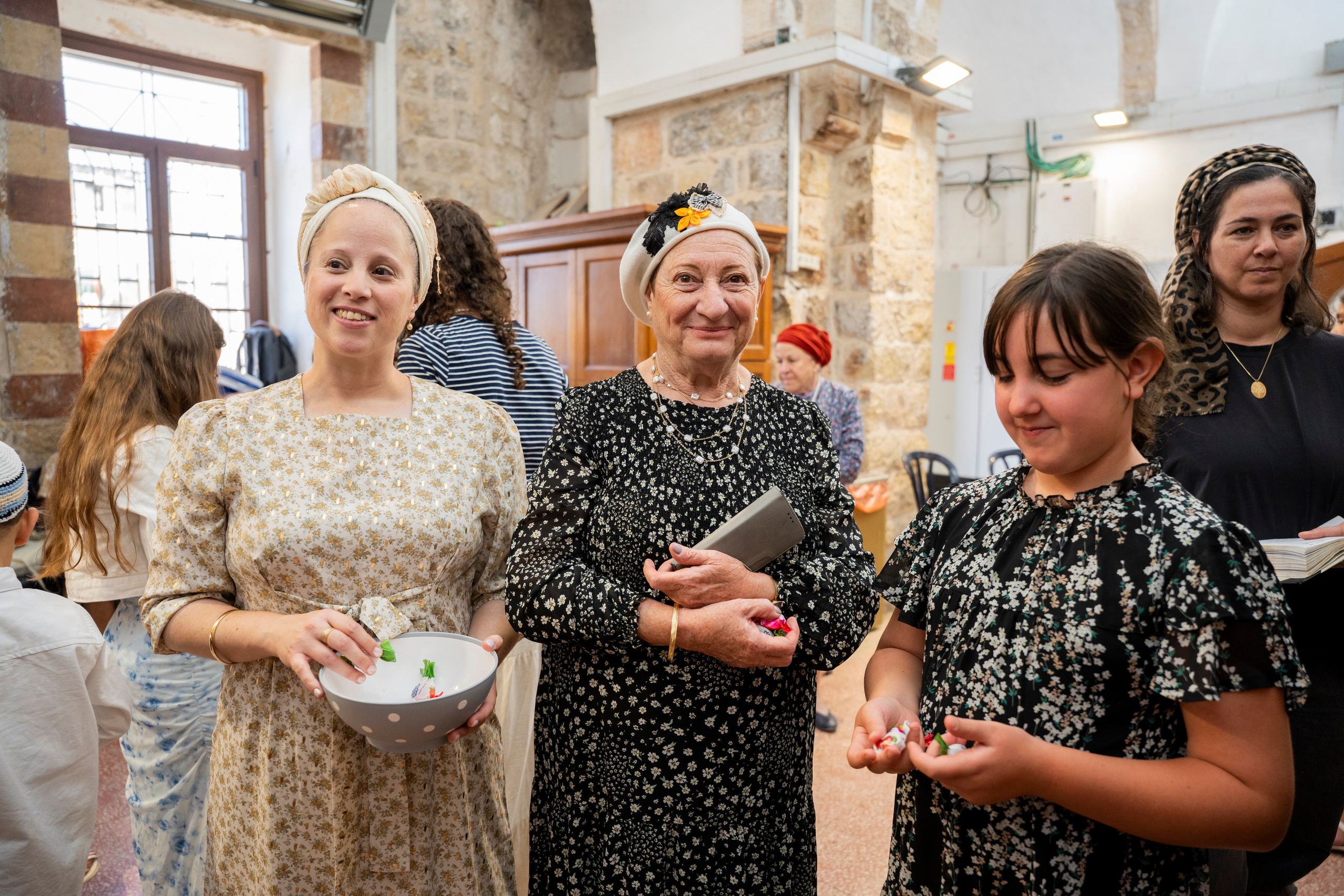 הנחת התפילין רפאל לוי. יוסף מזרחי צילום חתונה, ברית וזוגיות. צלם מקצועי שאוהב להוציא אתכם הכי יפים ברגעים הכי מרגשים