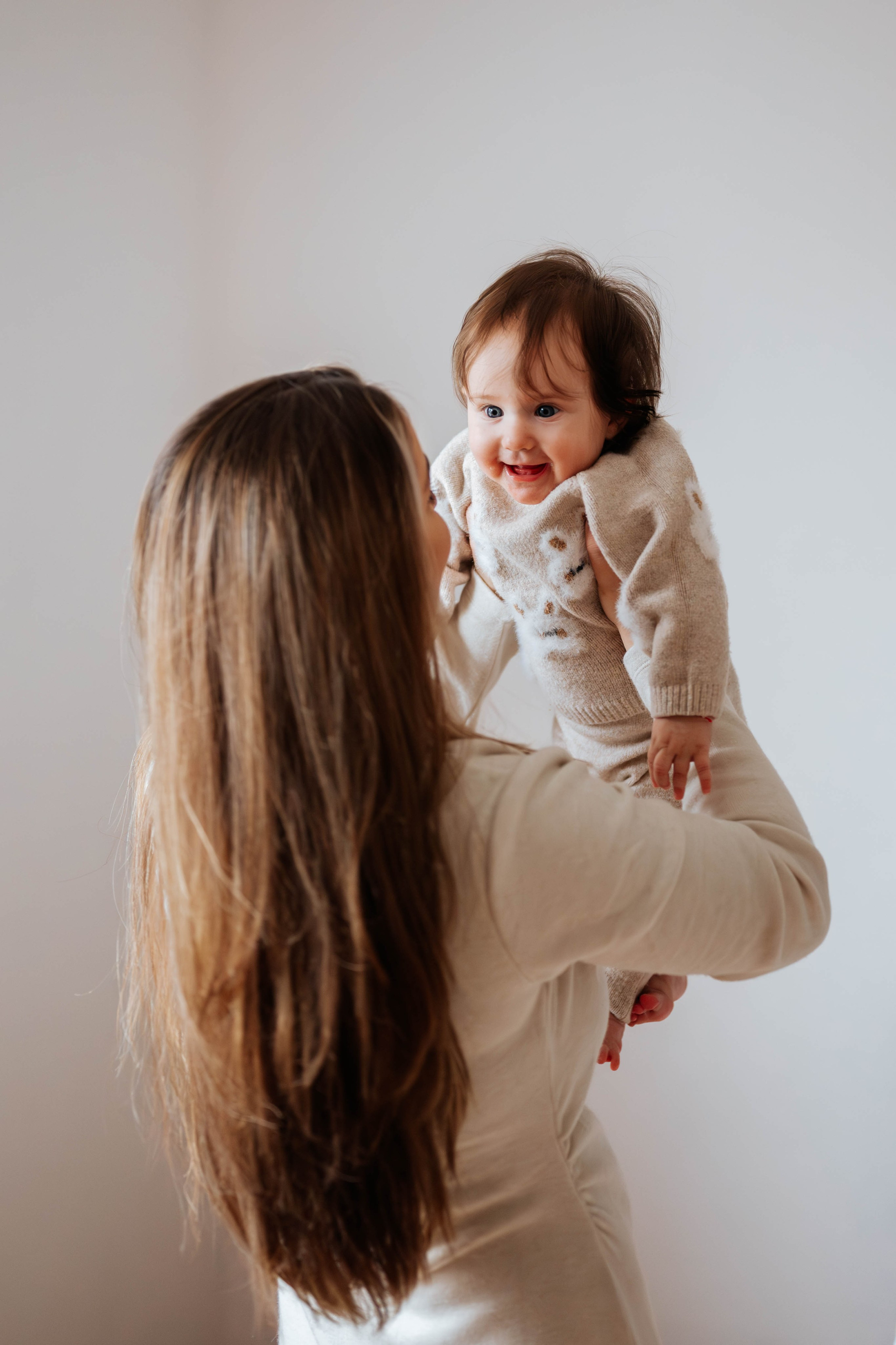 Maša - fotografisanje bebe kod kuće. Dečiji i porodični fotograf