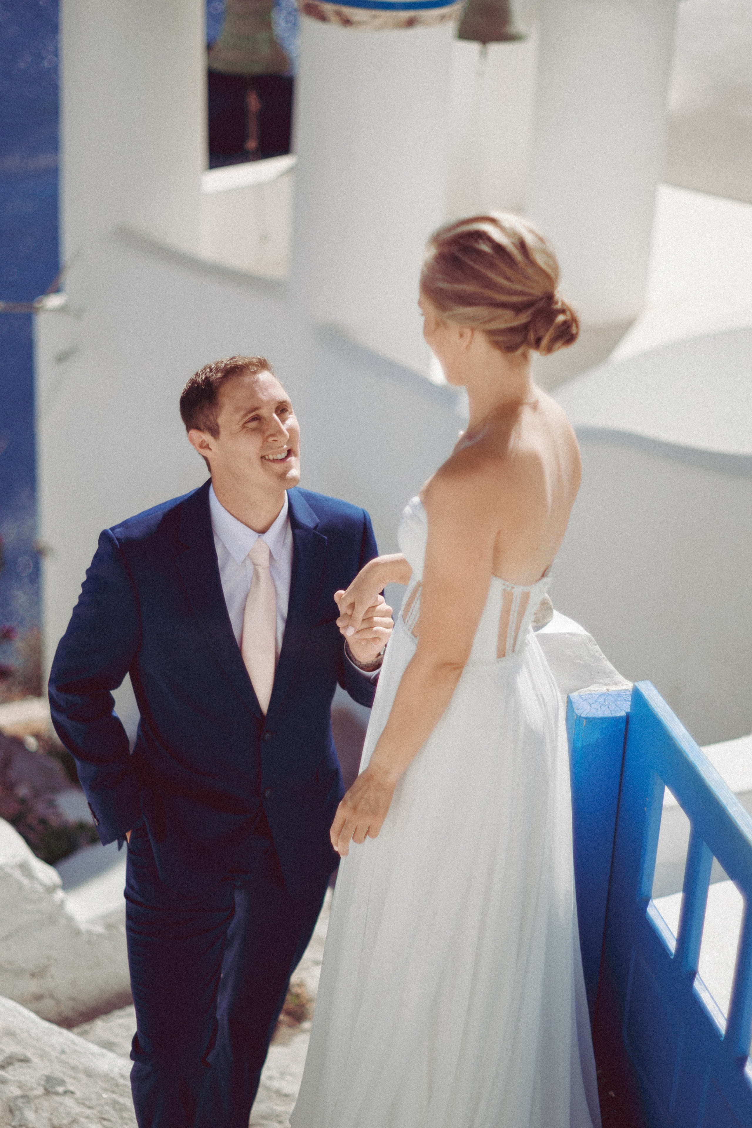 Ashley and Codey Elopement in Santorini. Photographer in Greece Kristina