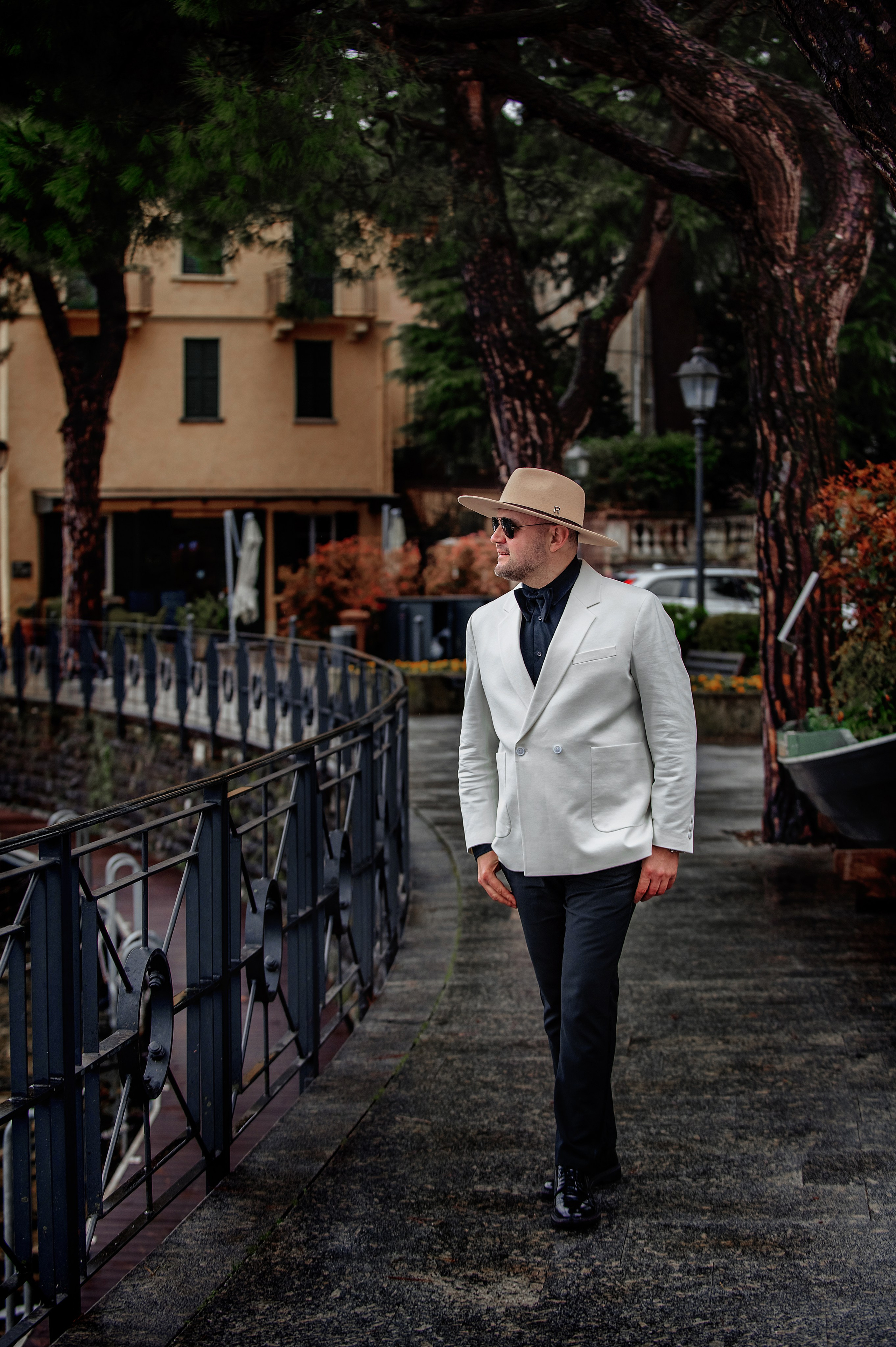 Como Evghenii. Wedding photographer from Moldova Alexey Chipchiu