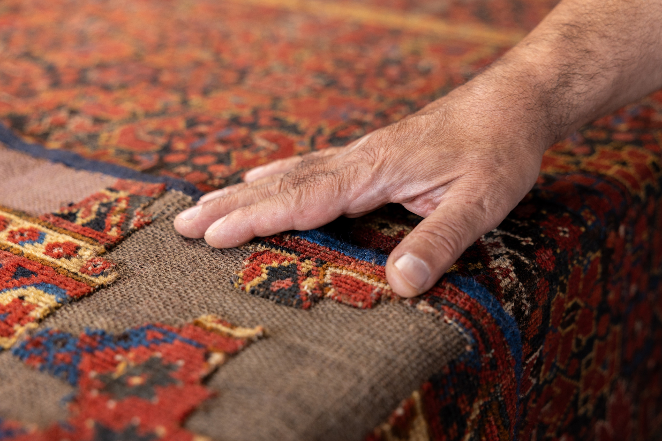 Teppichrestaurator, Salzburg, 2024. Guzel Kolobova| Fotografin| Salzburg