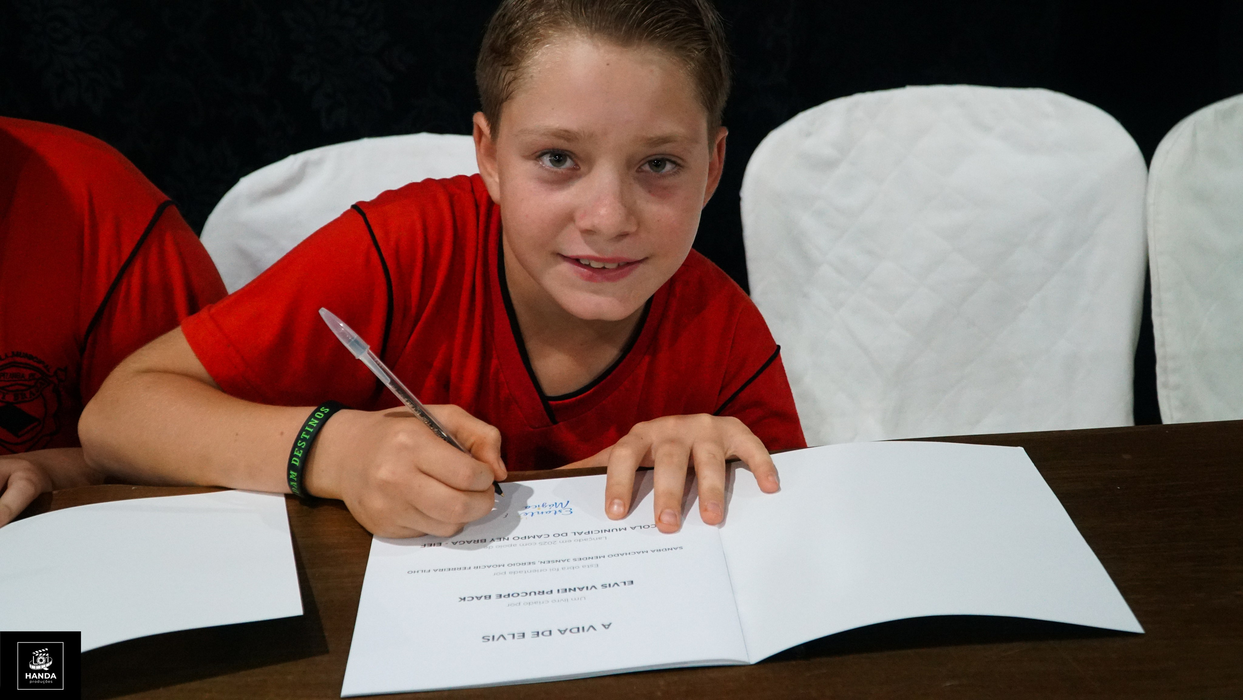 Noite autógrafos colégio Aurélio Buarque de Holanda. Handa Produções
