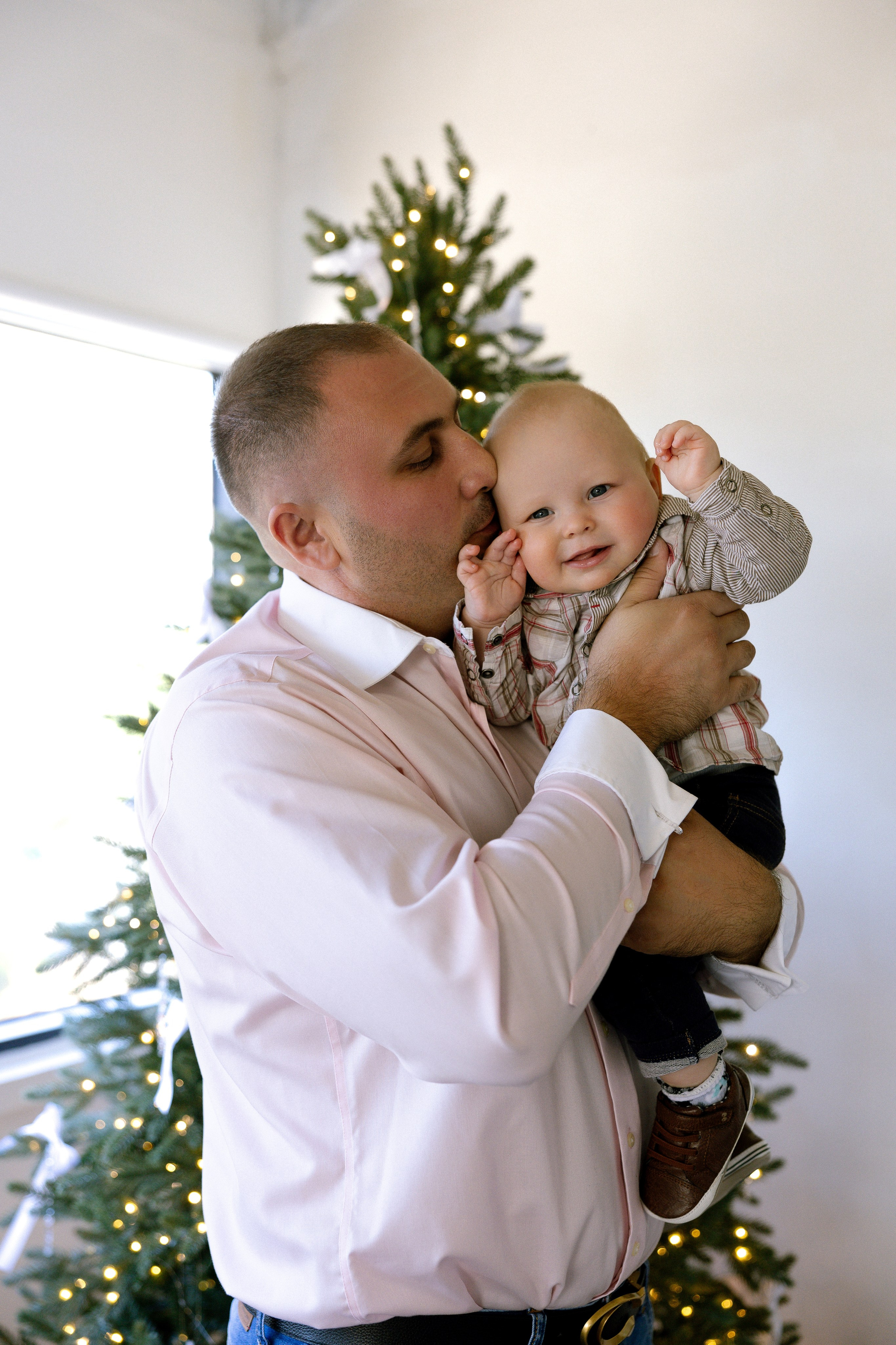 Christmas Family Photoshoot. Photographer Anastasia Nagibina