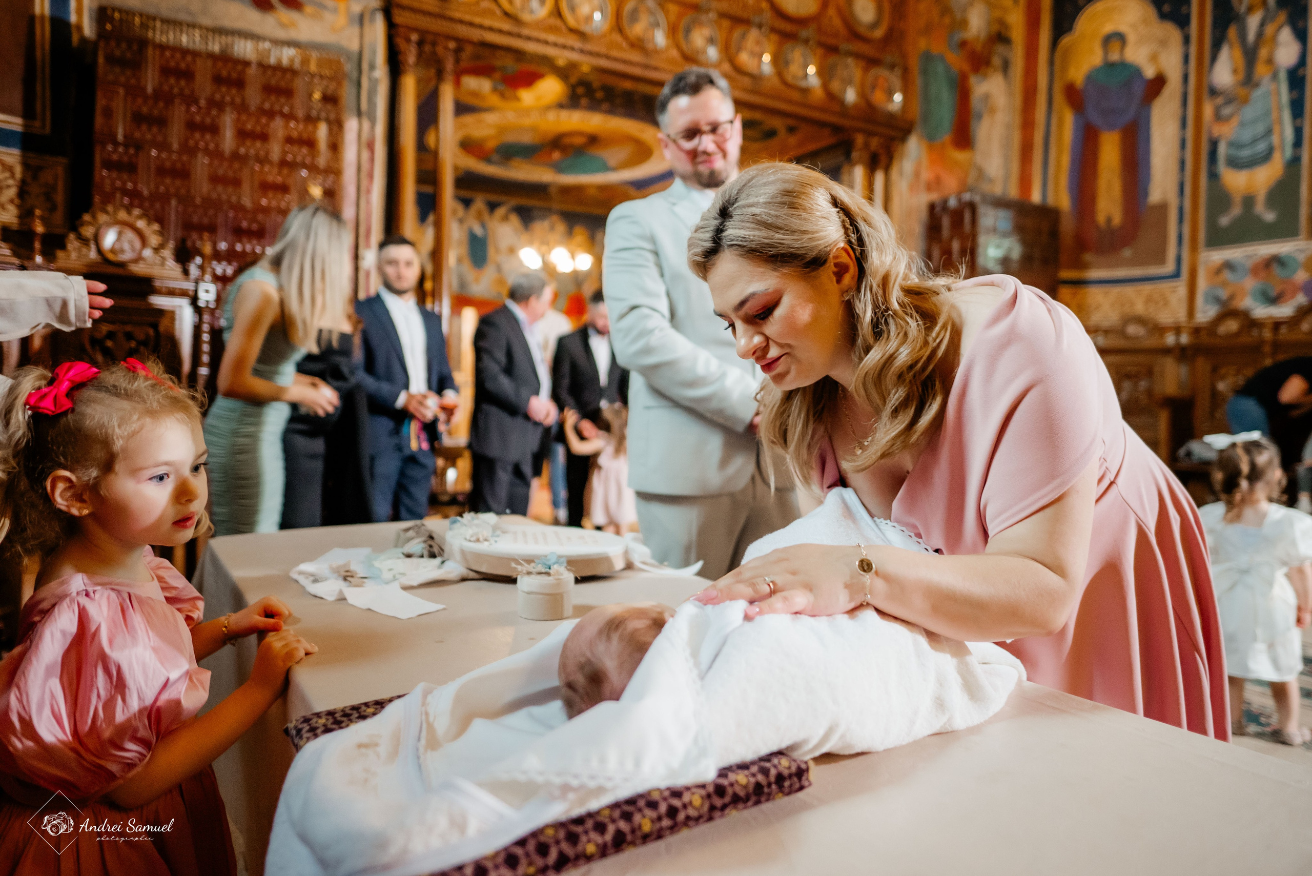 Luca Mihai. Andrei Samuel – Fotograf București | Evenimente, Studio, Imobiliare, Produs