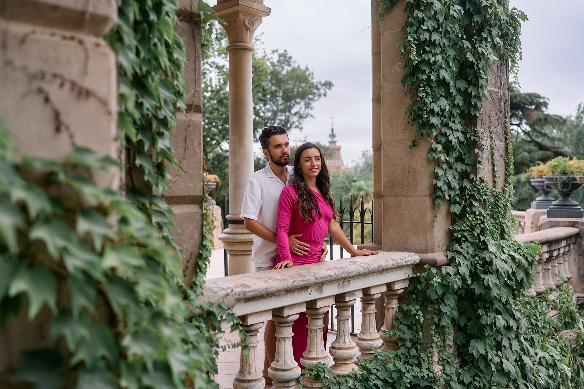 Description of the Ciutadella Parc location for a  love-story or individual photo shoot in Barcelona, examples of photos. POSTCARD.BCN Photographer Kate in Barcelona. Love-story, family or individual photo shoots