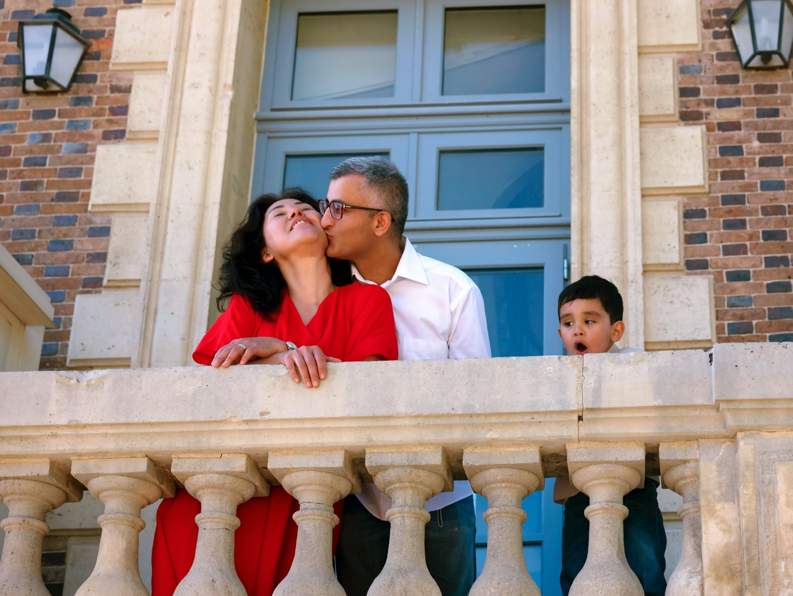 Family photoshoot in Paris. Alina Tagzieva- a photograper in Paris