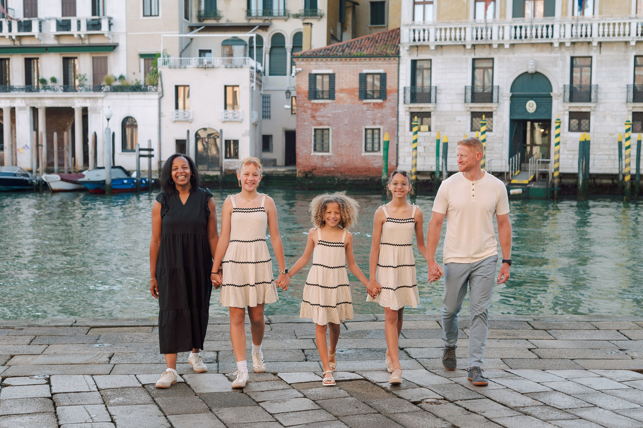 Eliza, Elena, Elliana, Teresa and Brad. Photographer in Venice Anna Terzi