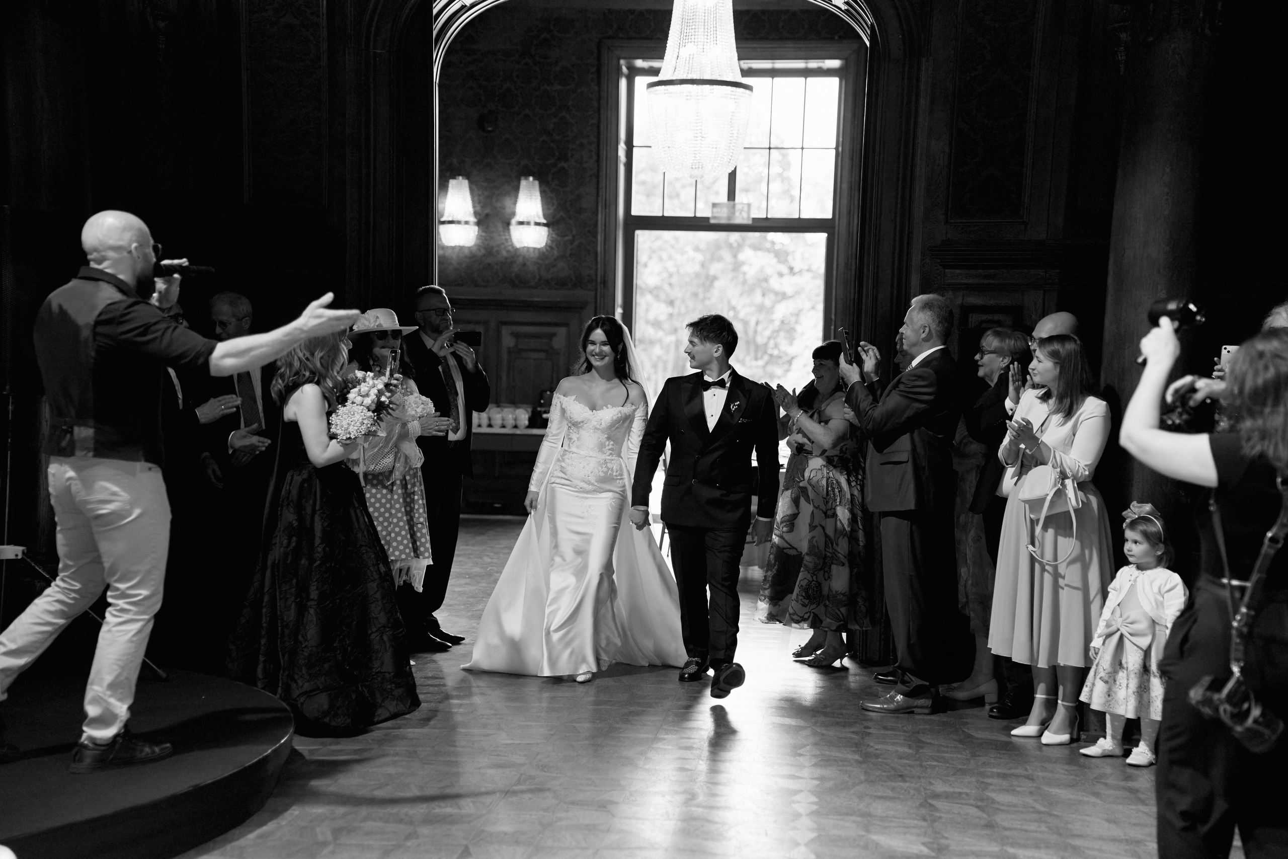 Wiktoria & Kacper. Pałac Goetz. Fotograf ślubny i rodzinny w Krakowie Yana Klymova