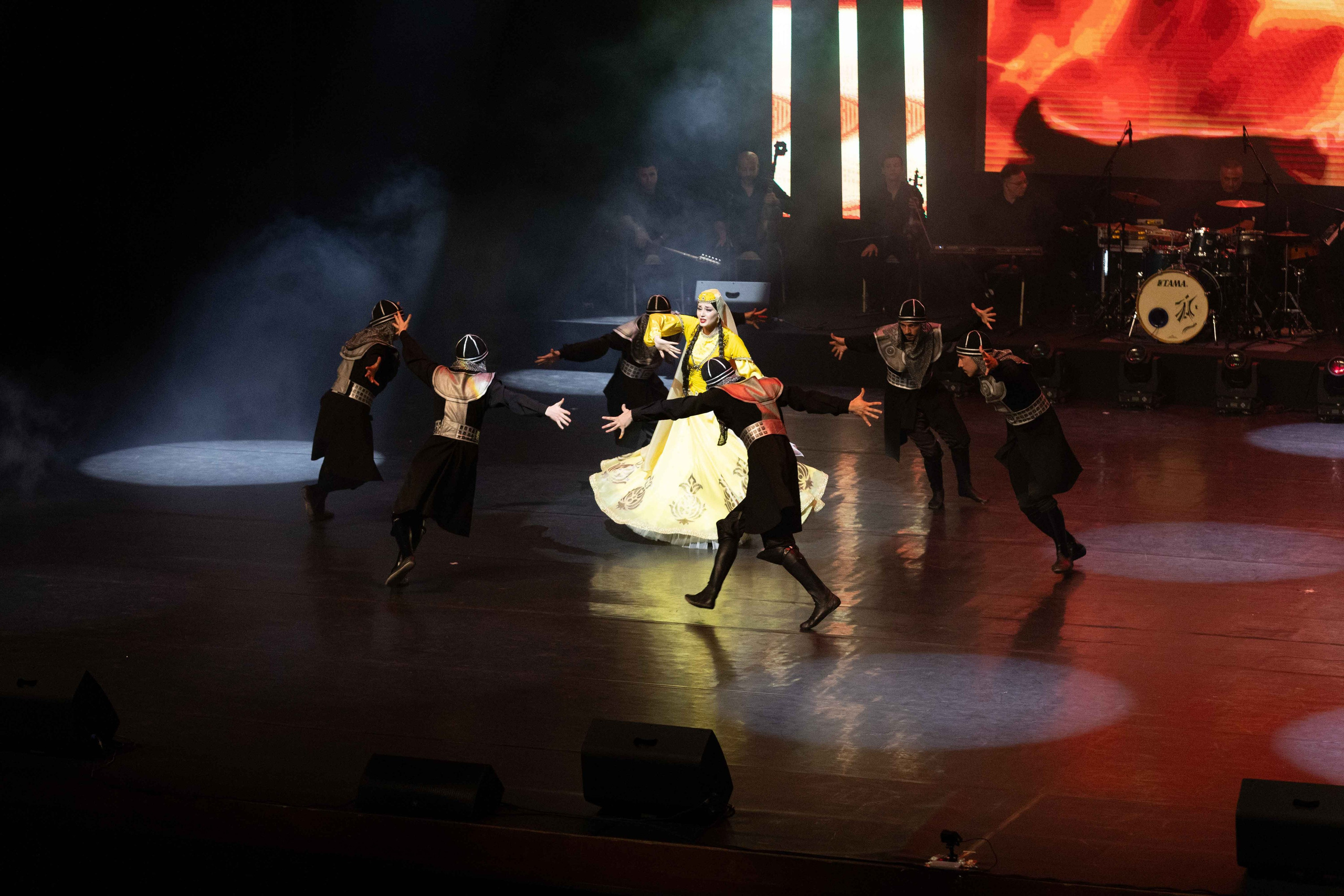 STATE DANCE ENSEMBLE. Wedding&Event photographer Ismail Rzayev in Baku