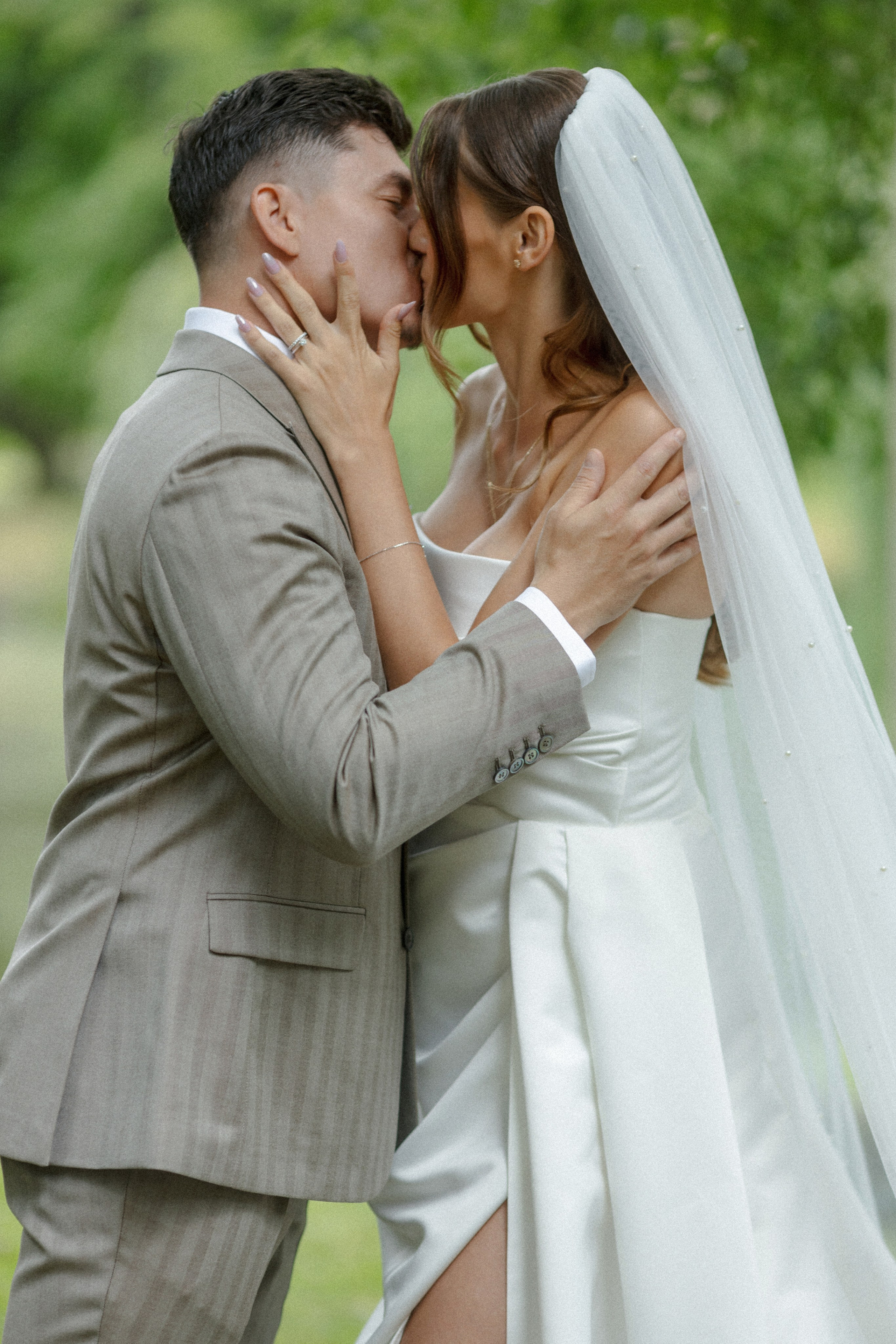 Vintage Wedding at Château Třebešice | RAW Studio Wedding Photography. Raw Studio: Capturing Elegant weddings accross Europe