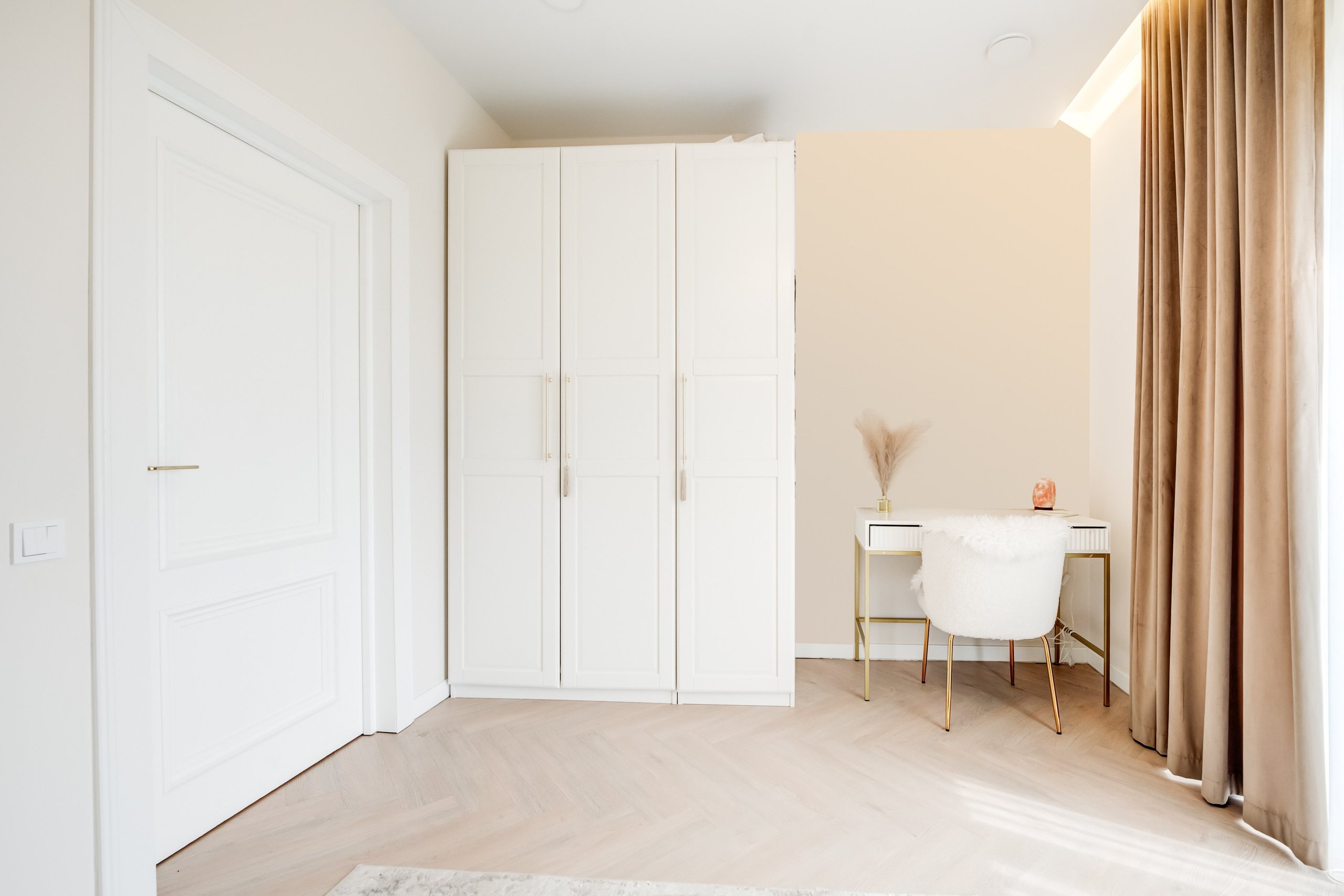 Lentvaris, gražus namas. Elina Sapiega fotografė Vilniuje