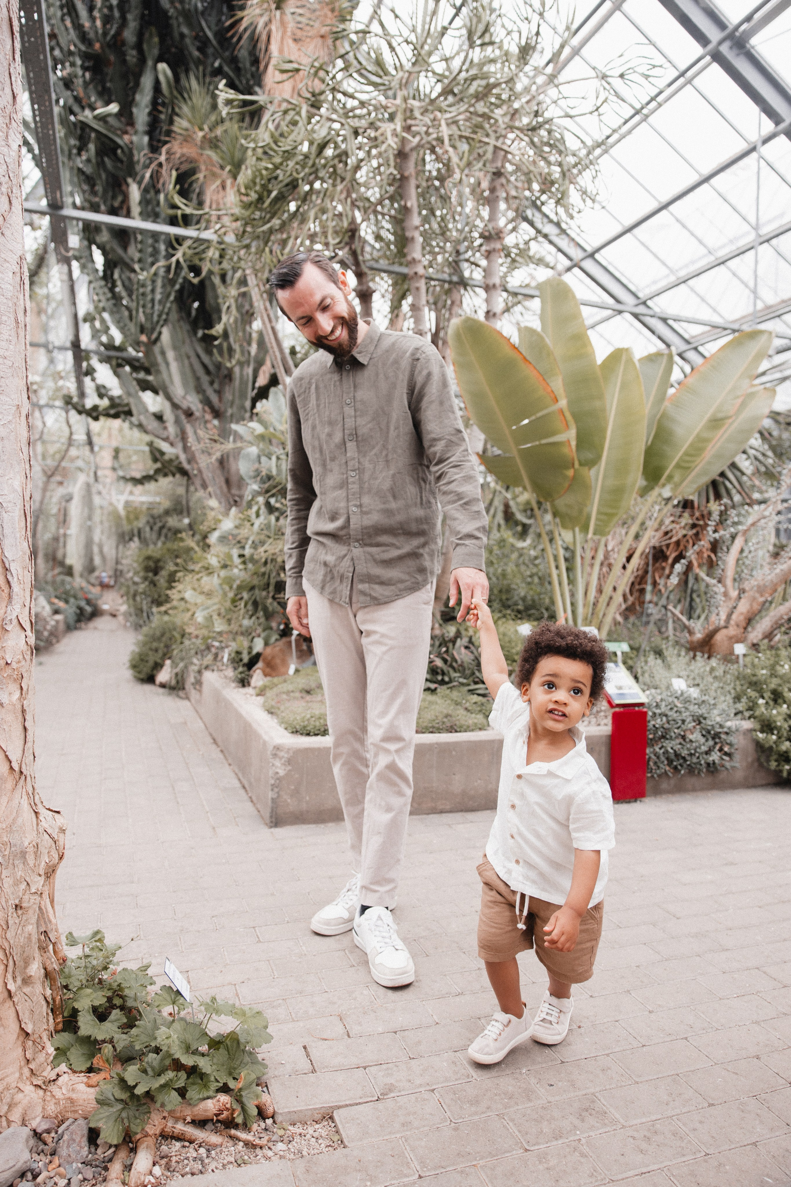 Babybauch Shooting im Botanischen Garten Bochum | Reiche Fotografie. Hochzeitsfotografin Bochum | Halyna Reiche Fotografie NRW