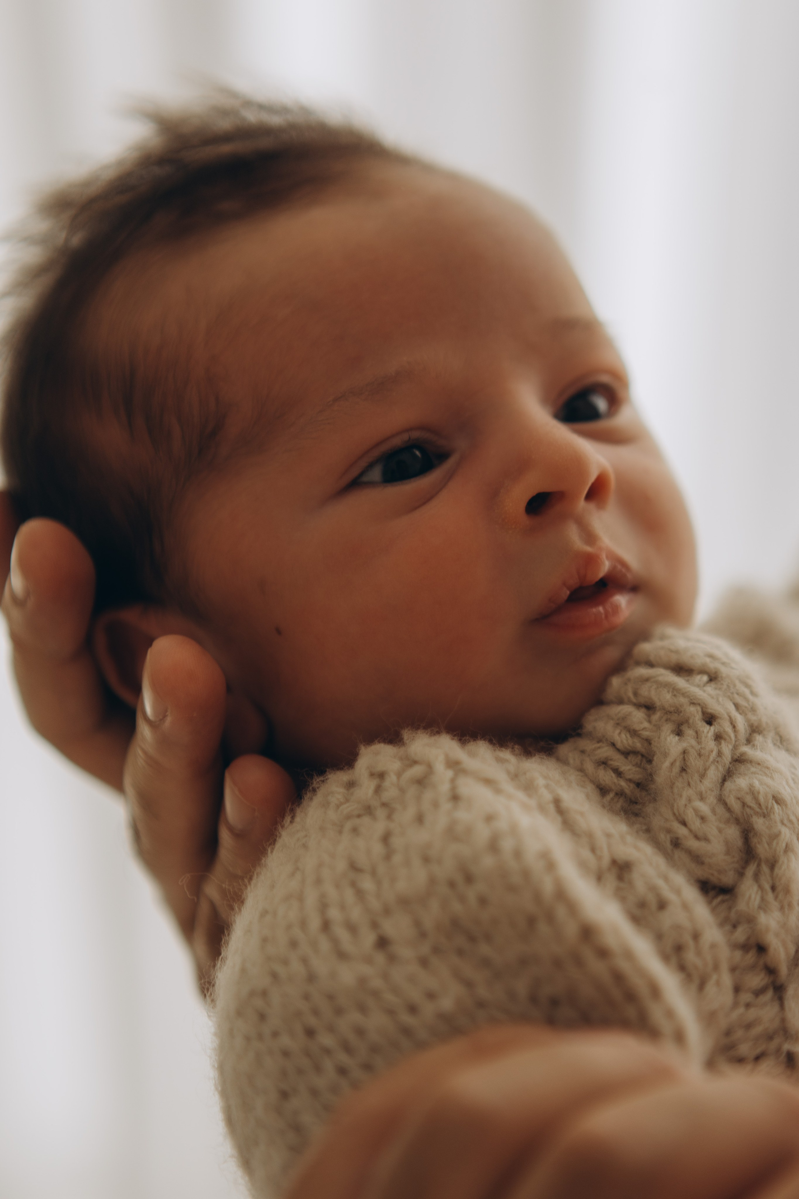 detalhe do rosto do recém-nascido em ensaio em estúdio em Sorocaba