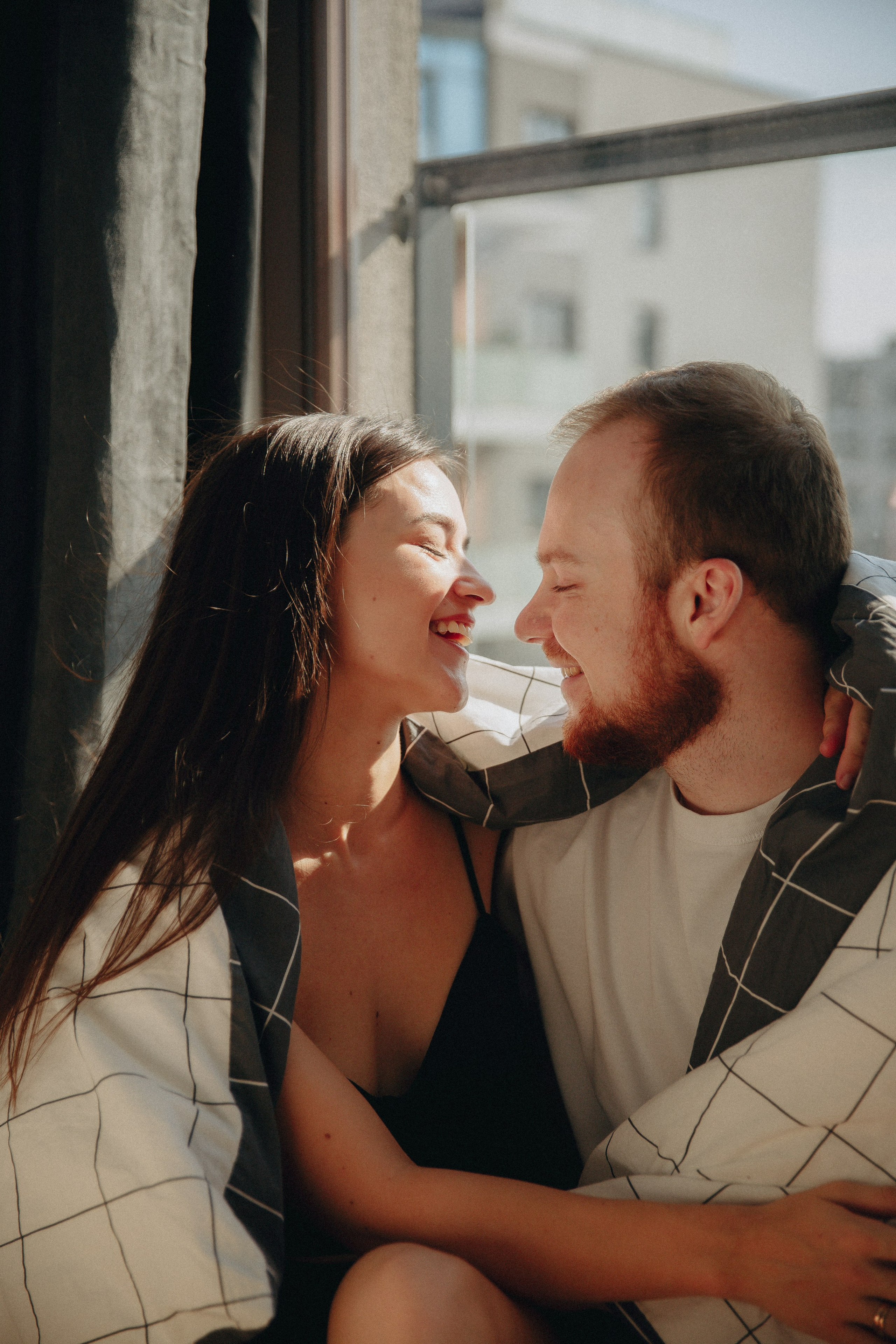 Anna+Andrew | At-home session. Photographer in Los Angeles. Julia Ishmuratova