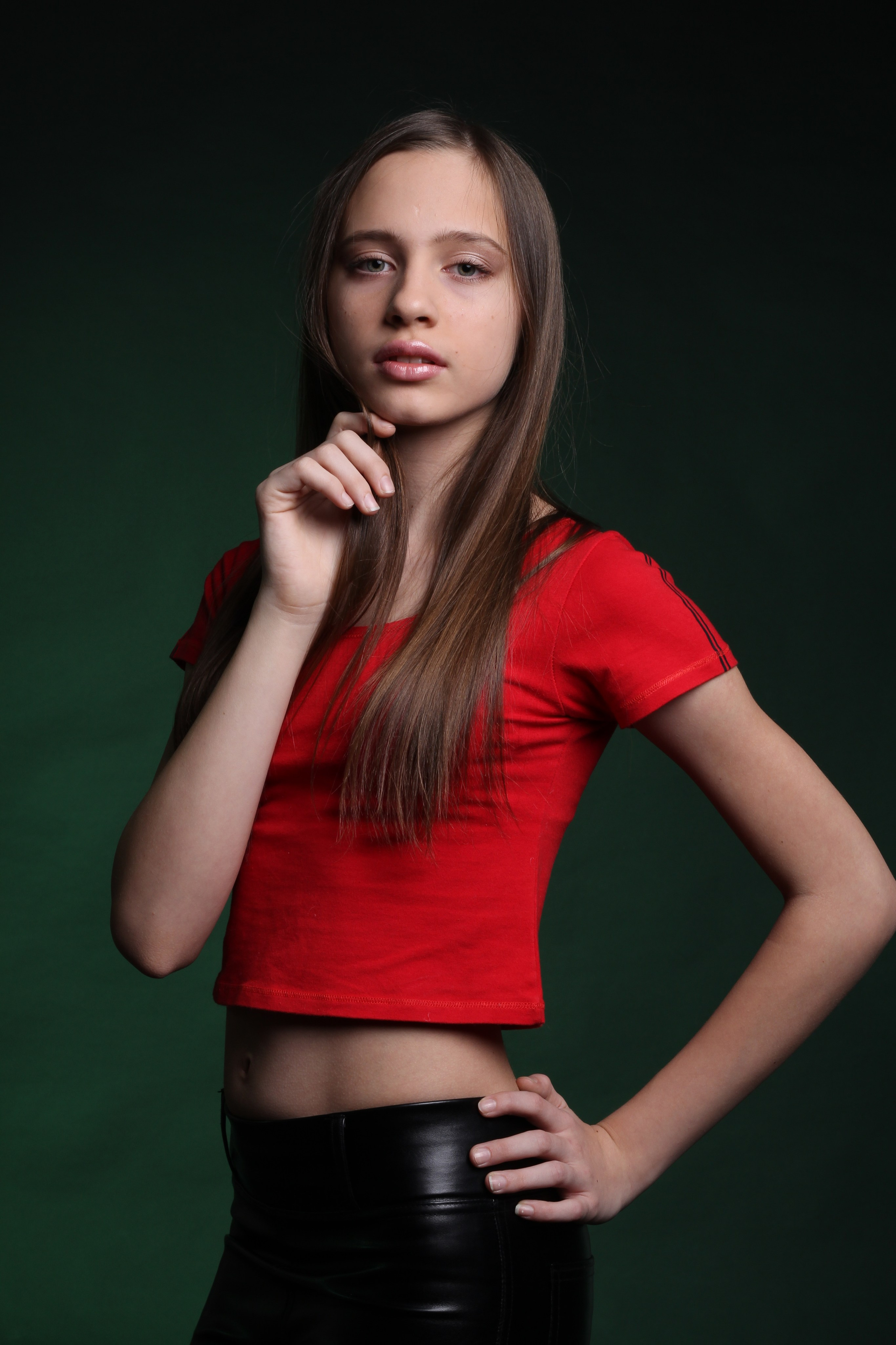 Studio Solo Portrait. YuAnna studio. Family & Kids Photographer in Seattle area, located in