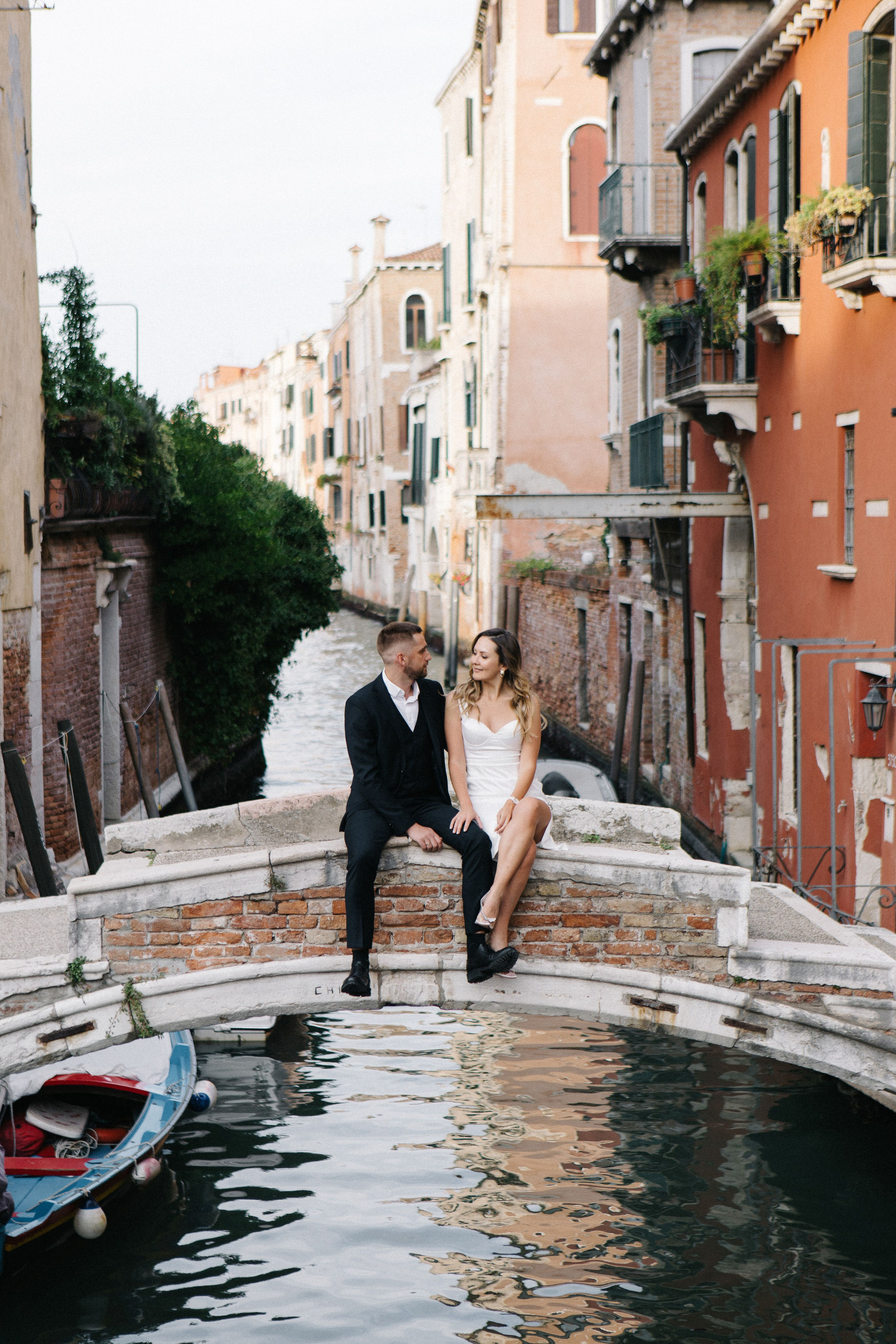 Love story in night Venice