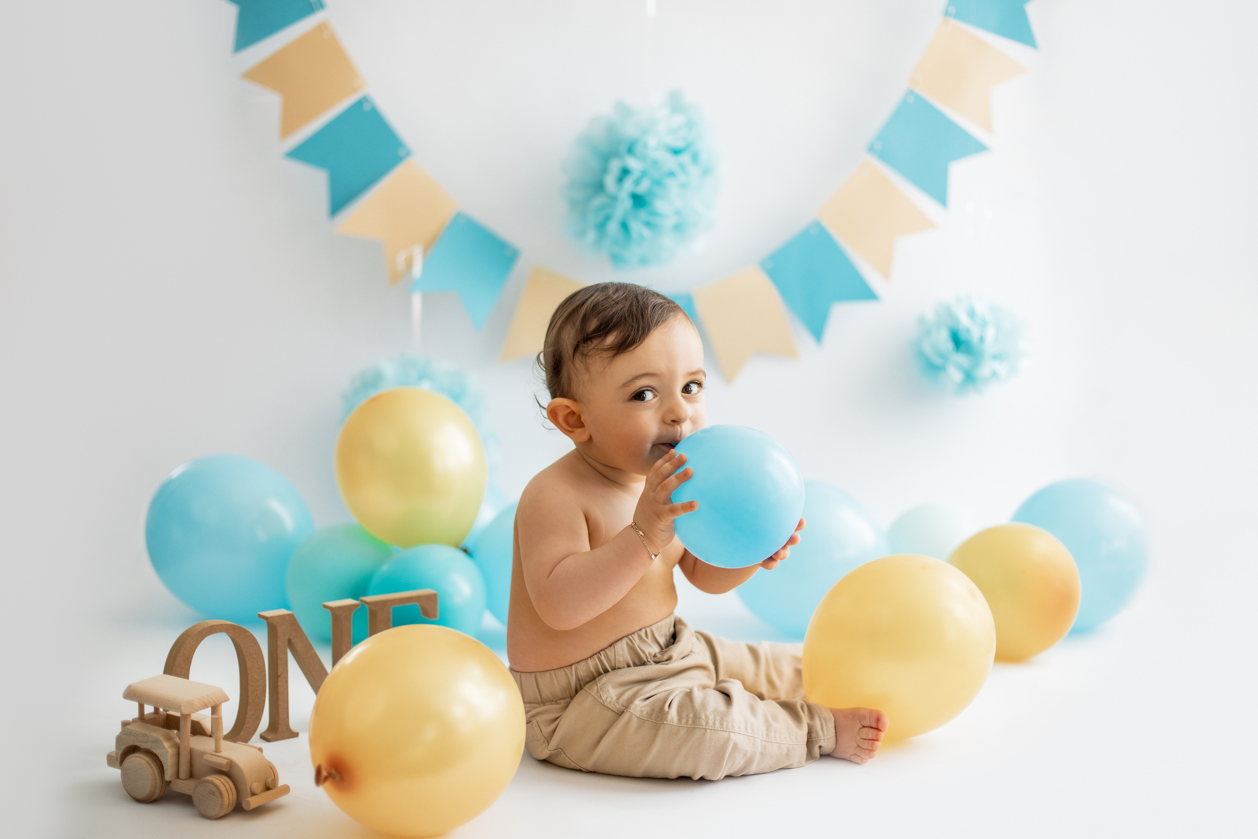 CAKE SMASH ja 1 V KUVAUKSET. Valokuvaaja Itä-Uudellamaalla Viktoria photography