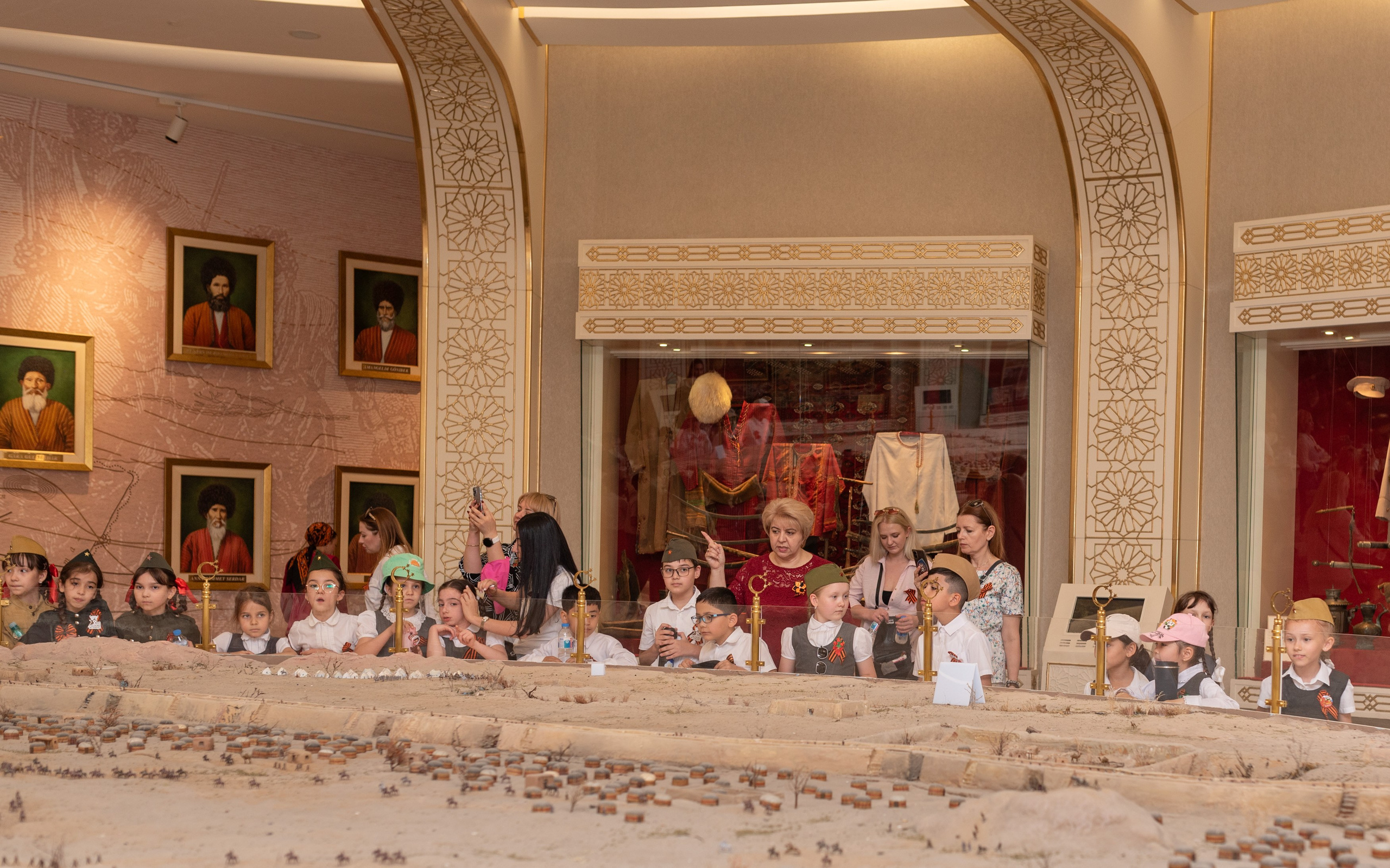 Вечный огонь 2"А» класс. Ваш фотограф в Ашхабаде Гамлет Осипов