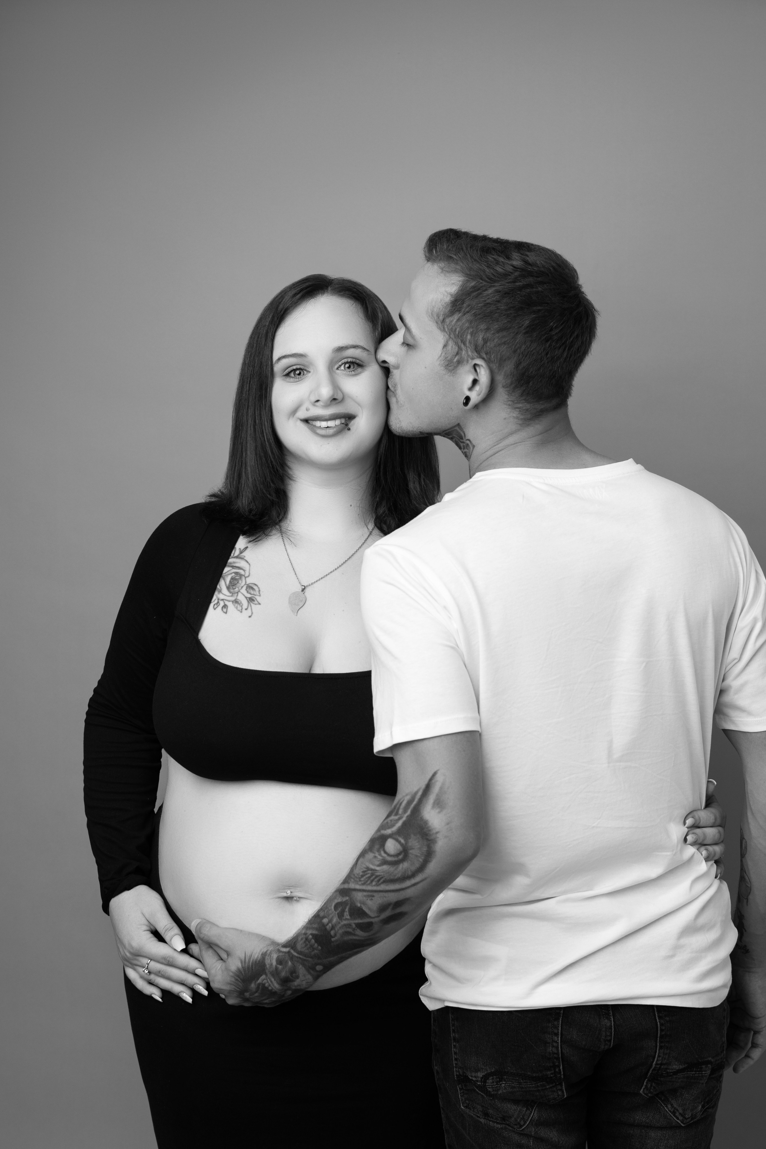 Babybauch Fotoshooting im Studio und on Location. Neugeborene, Baby Fotografin in Düren (NRW) - Vitalina Unruh