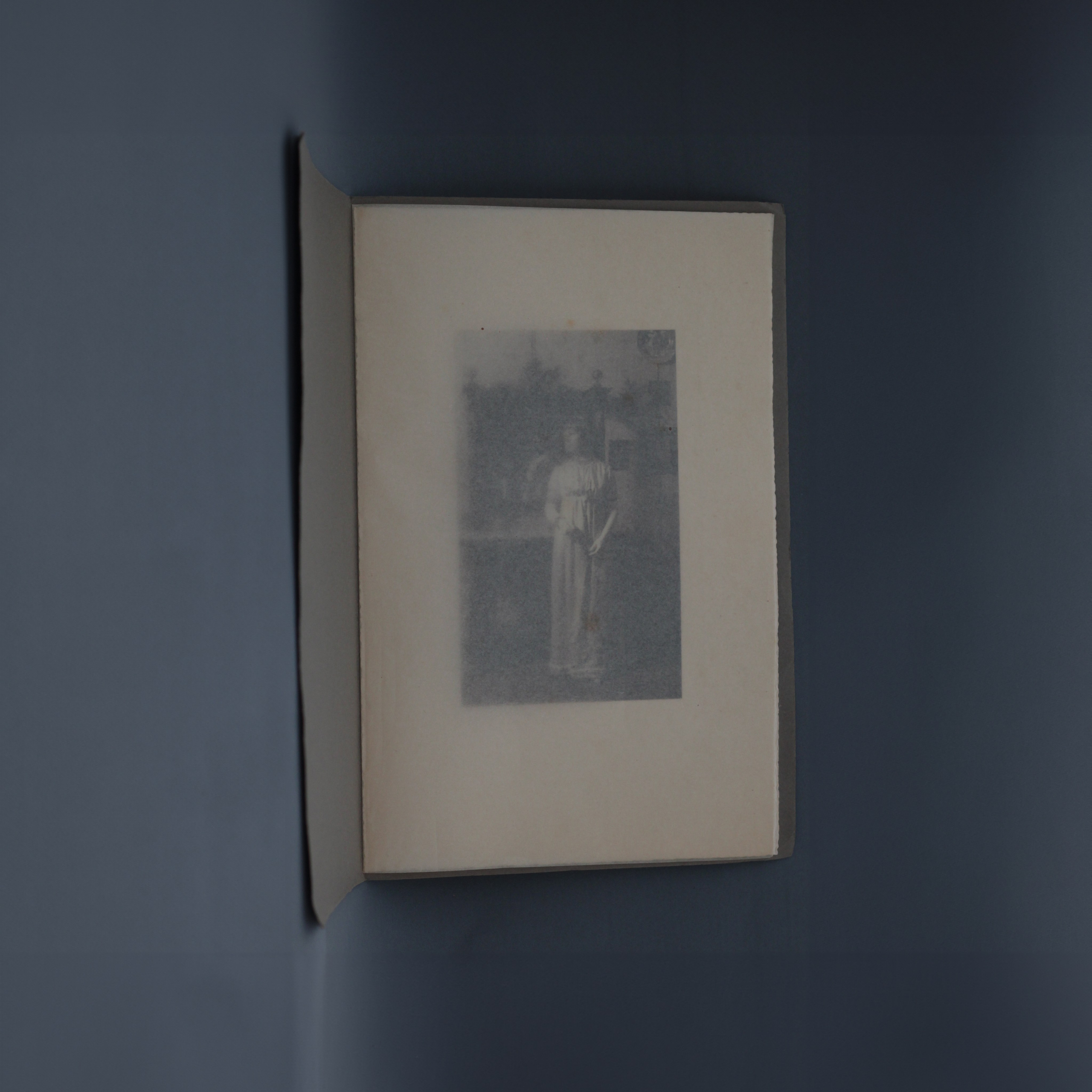 At home. Современнные и актикварные украшения в Барселоне, Москве и Санкт-Петербурге