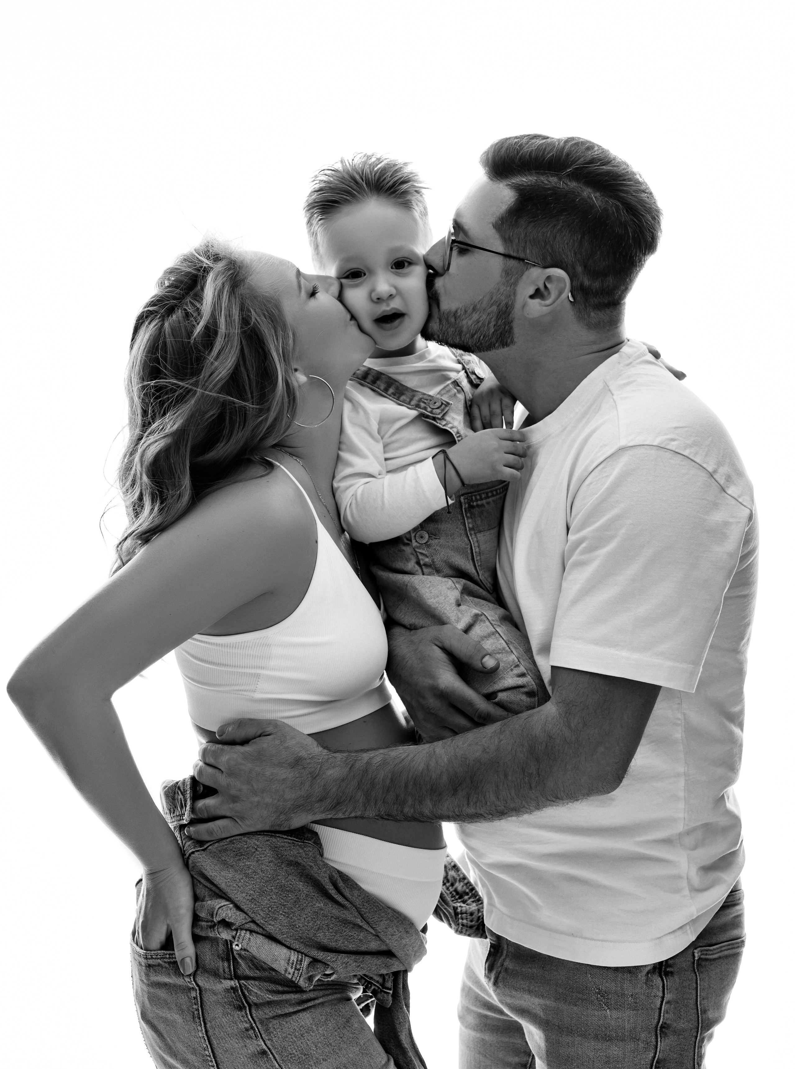 Dominika & Marcel & Markus. Krása tehotenstva v objektíve — Maria Milosovic, tehotenská fotografka