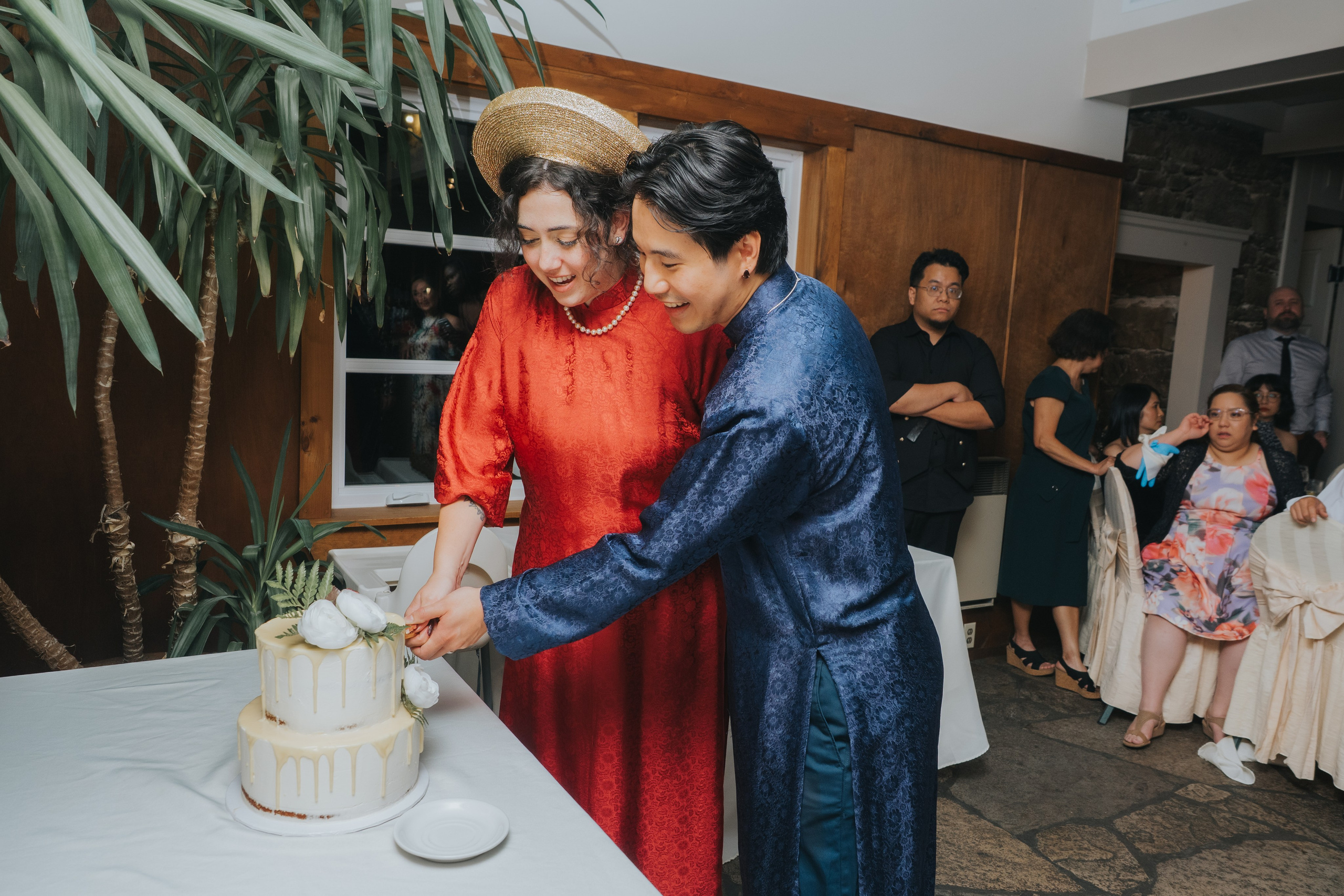 Wedding of Camille and Dinh. Wedding and Family Photography Montreal Muriel Oe Photo