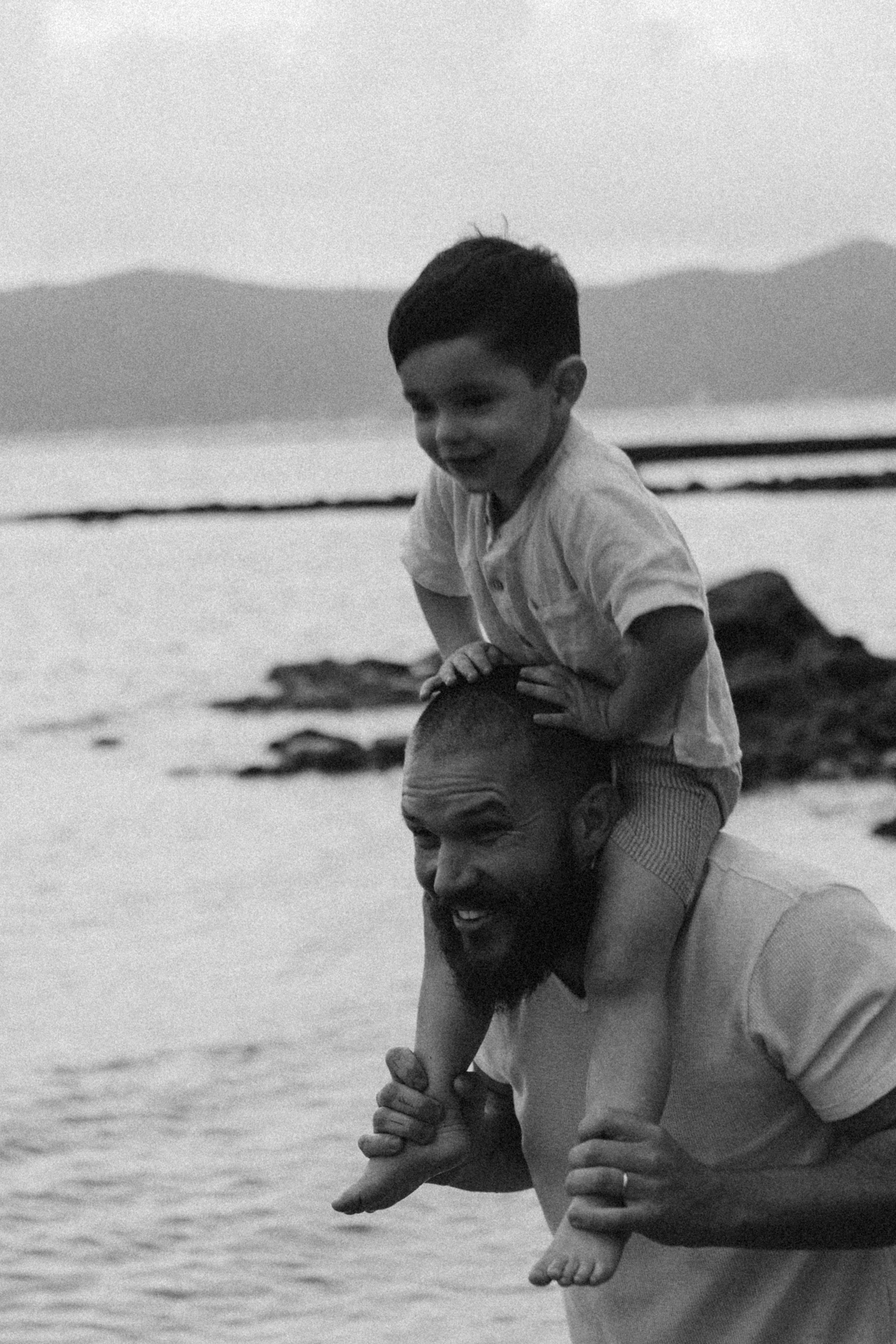 família se divertindo em ensaio externo no fim de tarde em Sorocaba