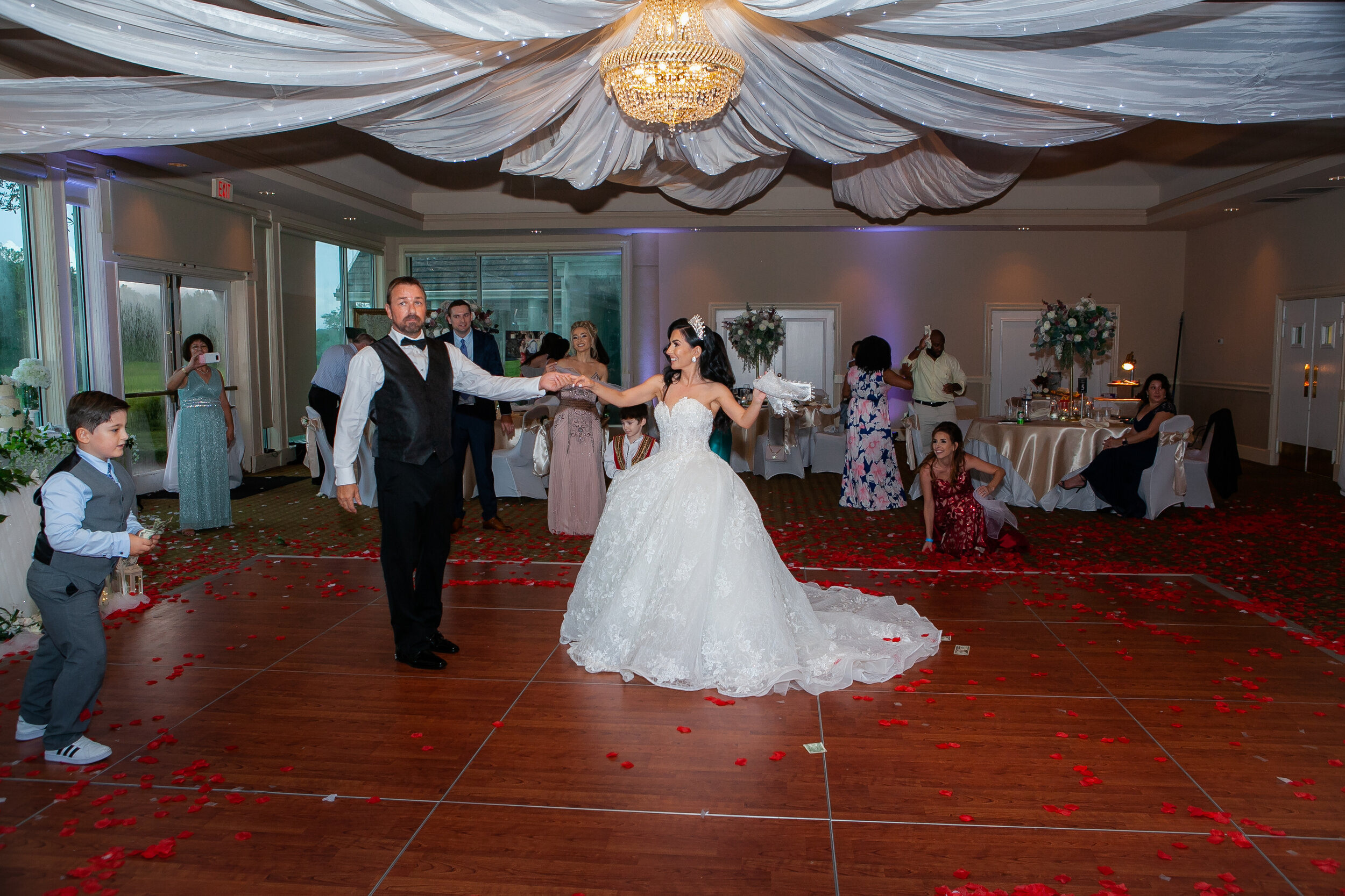 Wedding Reception photography funny wedding photos. Lana Photography — Wedding & Family Photographer in Florida & Beyond