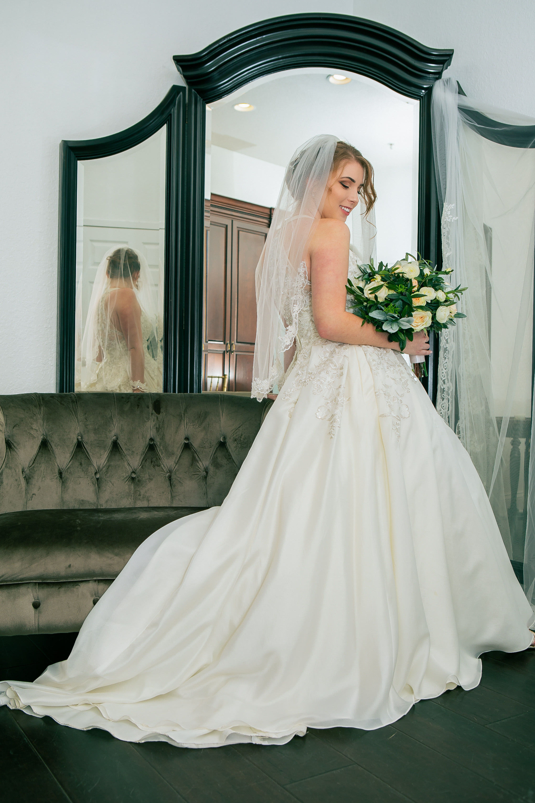 Wedding in the Royal St. Cloud Golf Links genuine moments. Lana Photography — Wedding & Family Photographer in Florida & Beyond