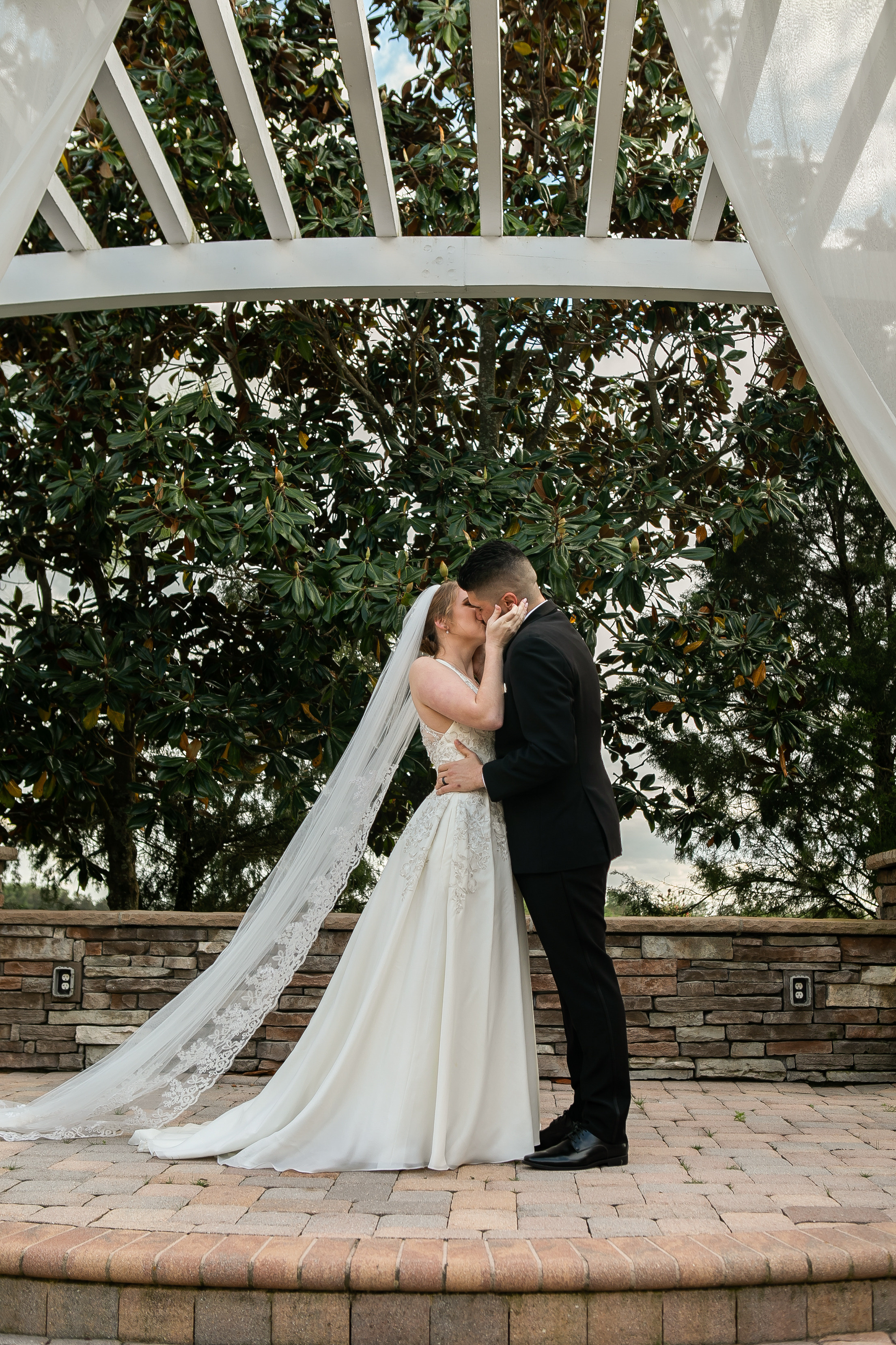 Wedding in the Royal St. Cloud Golf Links genuine moments. Lana Photography — Wedding & Family Photographer in Florida & Beyond