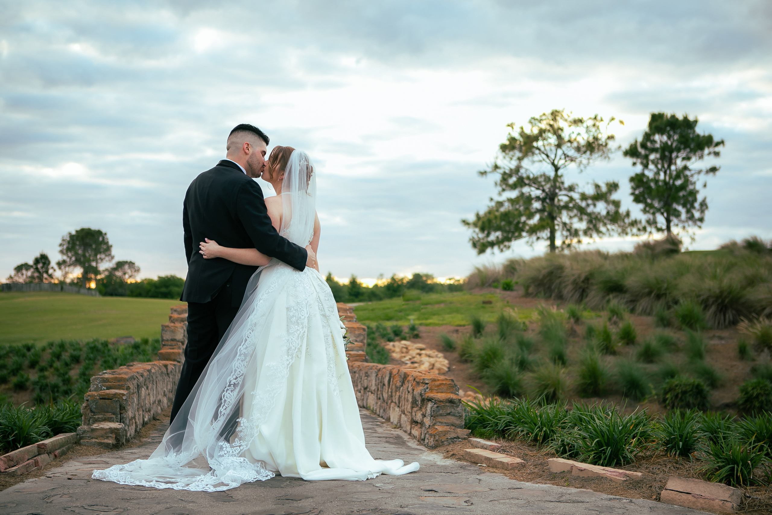 Wedding in the Royal St. Cloud Golf Links genuine moments. Lana Photography — Wedding & Family Photographer in Florida & Beyond