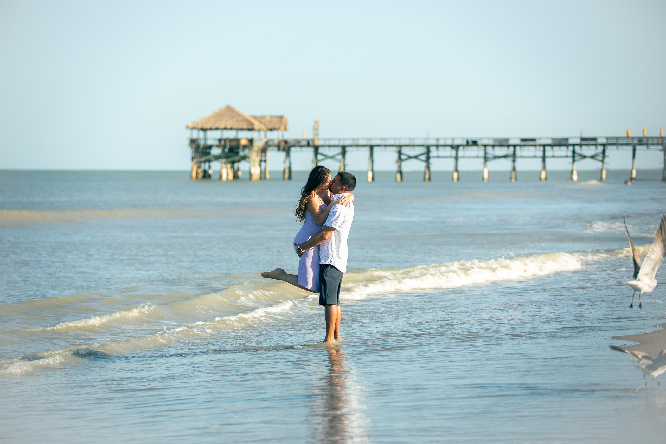 Engagement photography. Lana Photography — Wedding & Family Photographer in Florida & Beyond