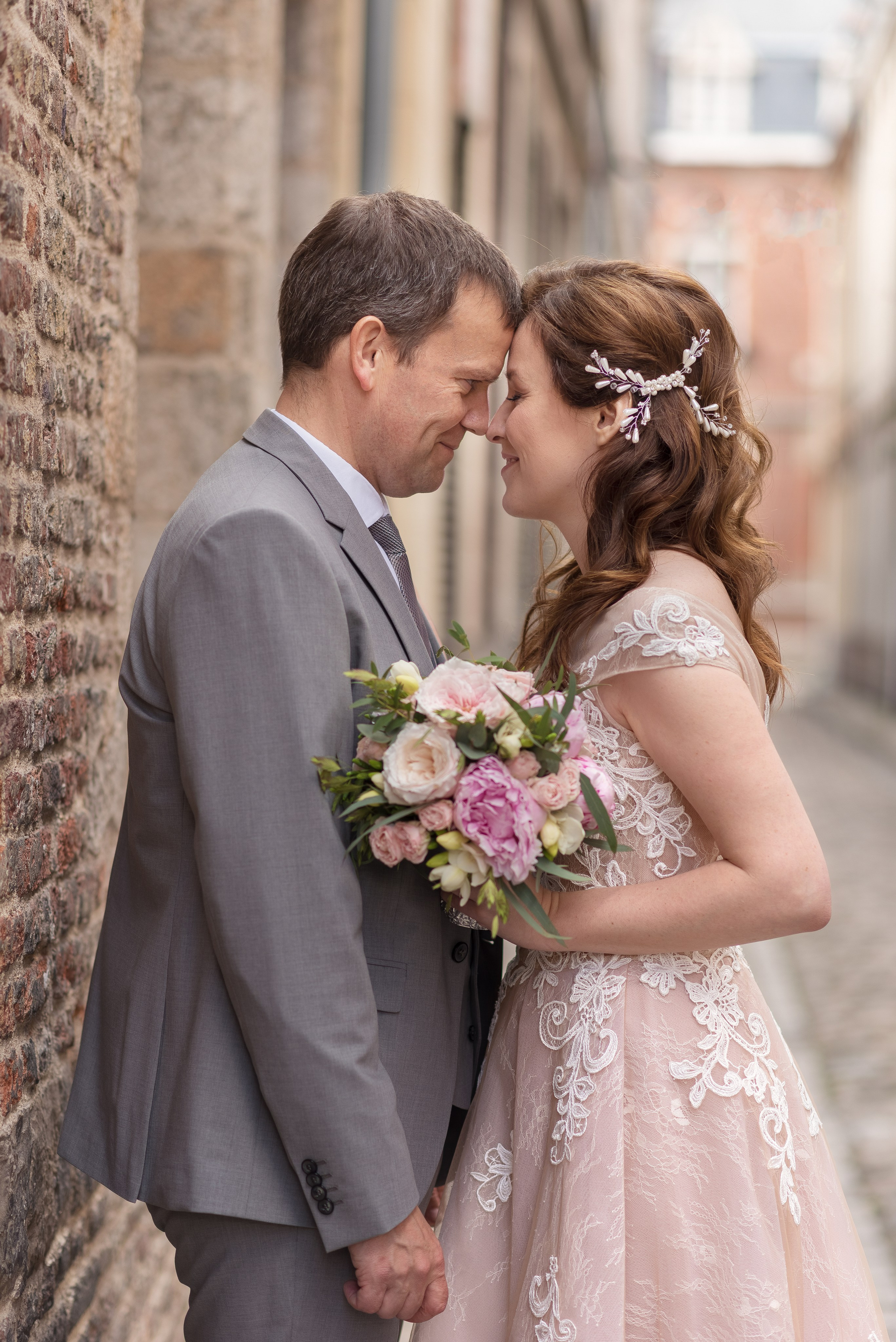 Portrait romantique à Saint-Tropez au coucher du soleil