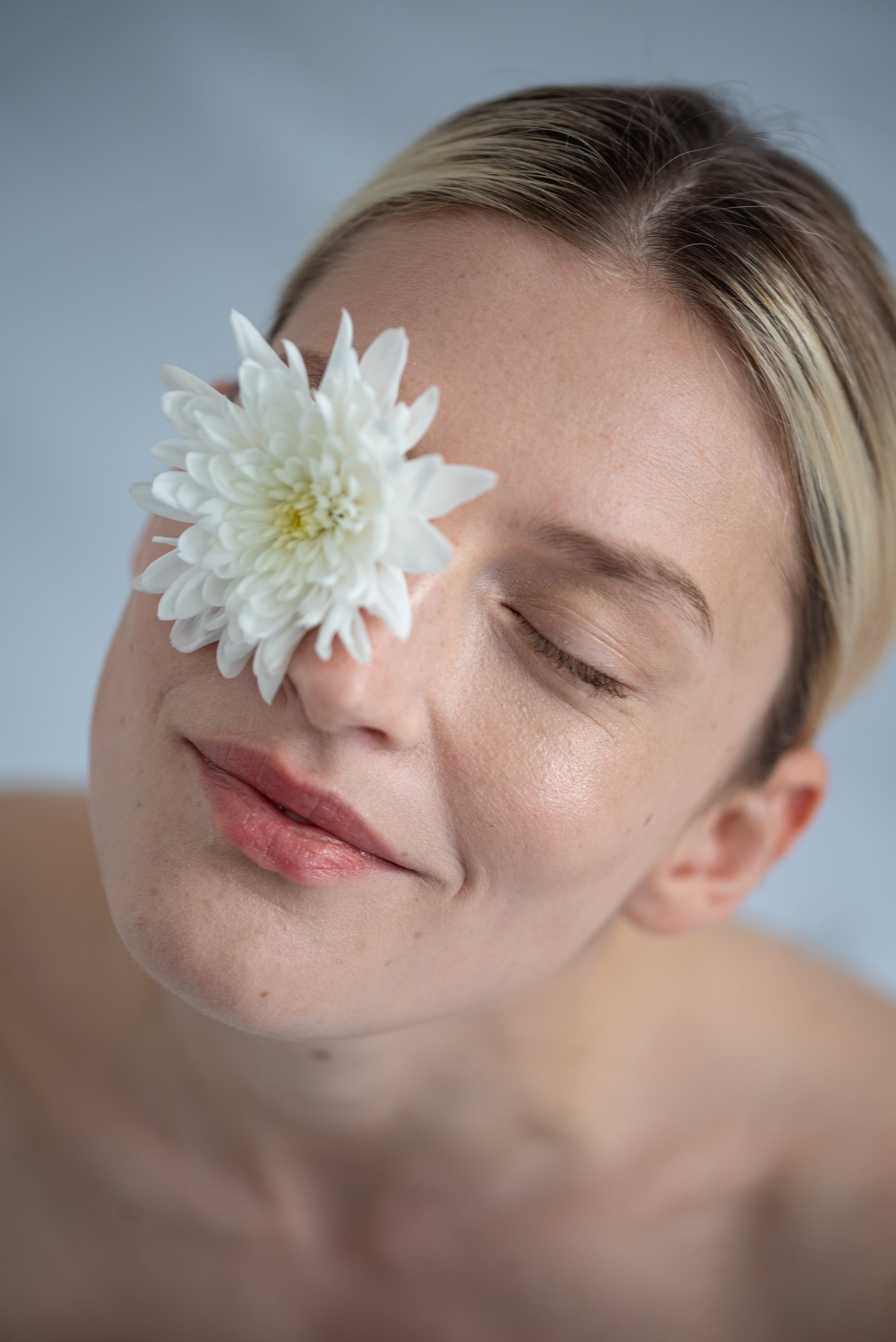 Beauty Portrait Retoucher Olha Kompaniiets. Professional high end photo retoucher Olha Kompaniiets