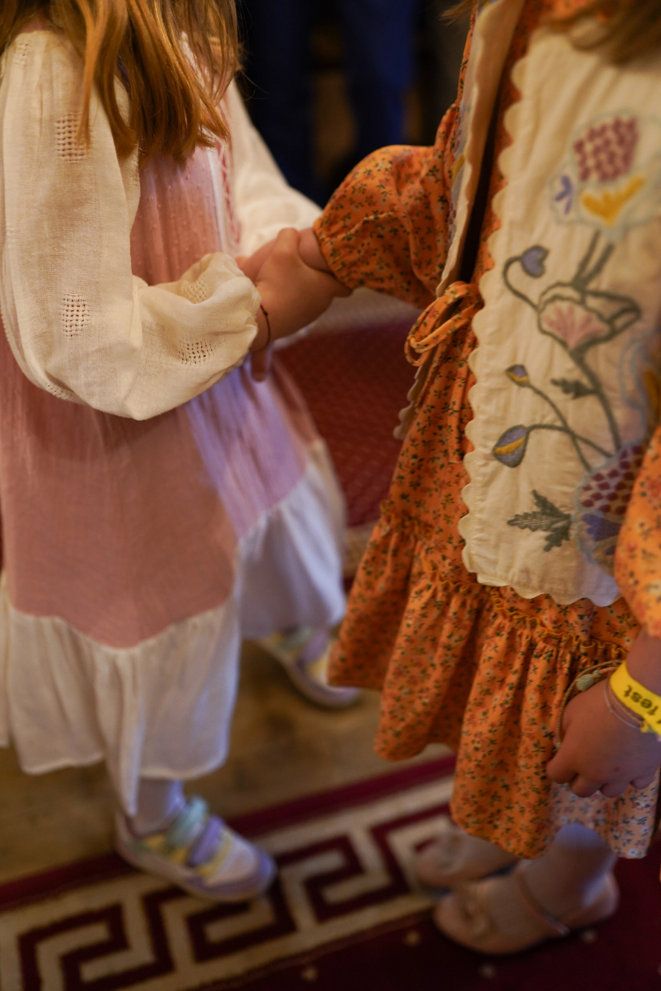 Fotografie de Eveniment Brașov: Povești Vizuale | Mădălina Beda. Madalina Beda- Artist vizual, fotograf, doula la nastere, consultant babywearing Brasov si in toata tara