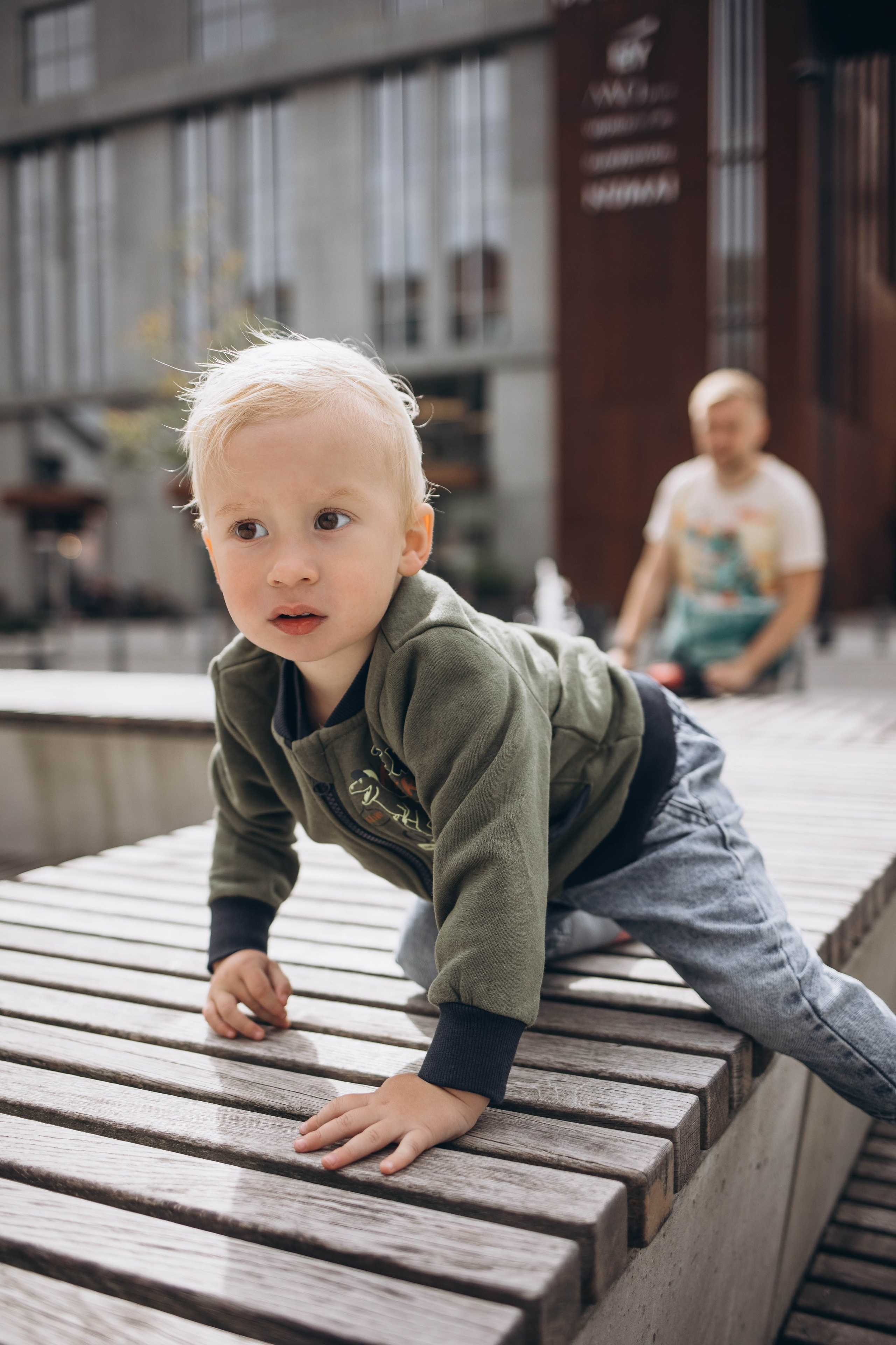 Along the streets of Vilnius in lifestyle style. Family photographer in Vilnuis Svetlana Naumova