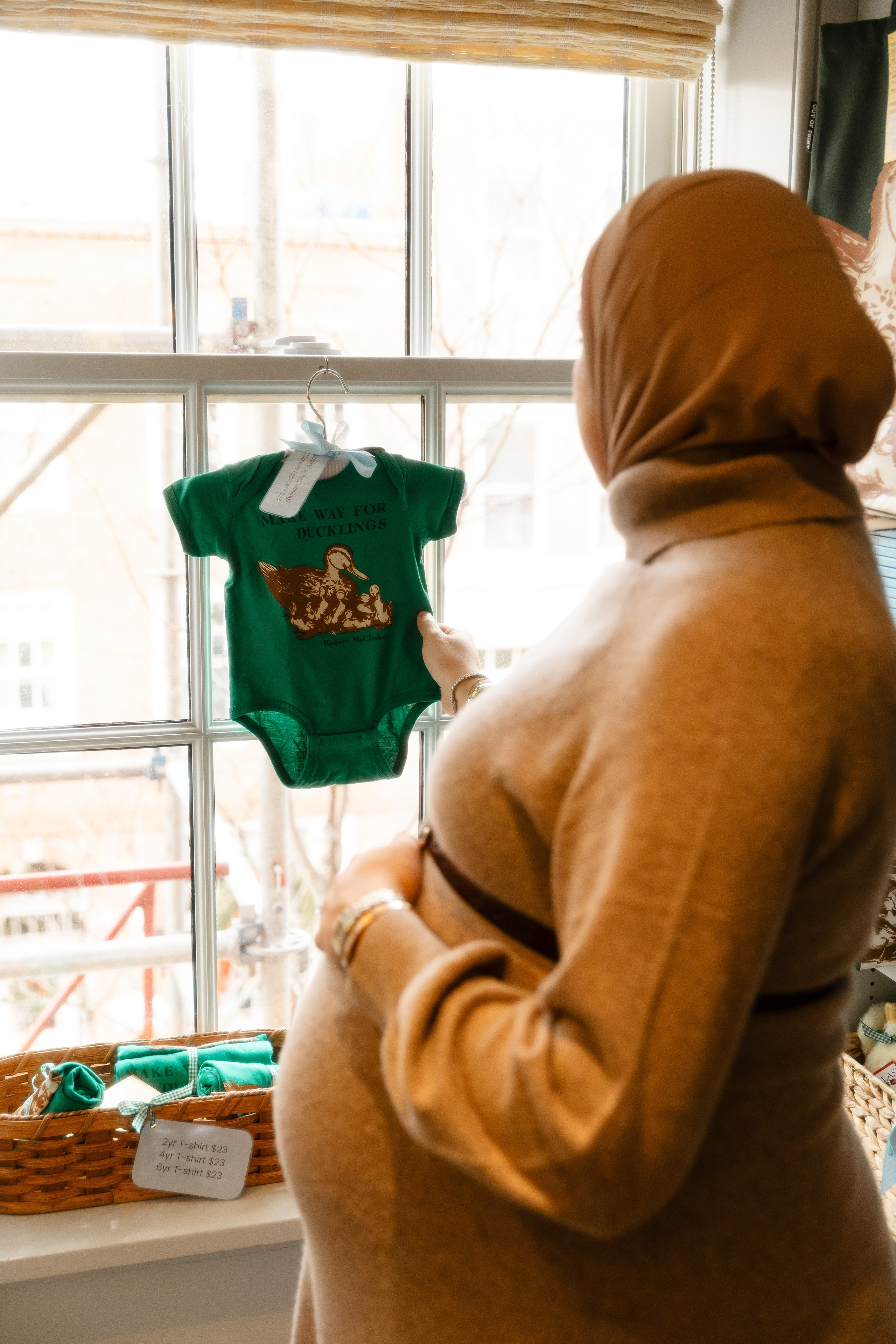 Winter Pregnancy Photoshoot | Bacon Hill, Boston