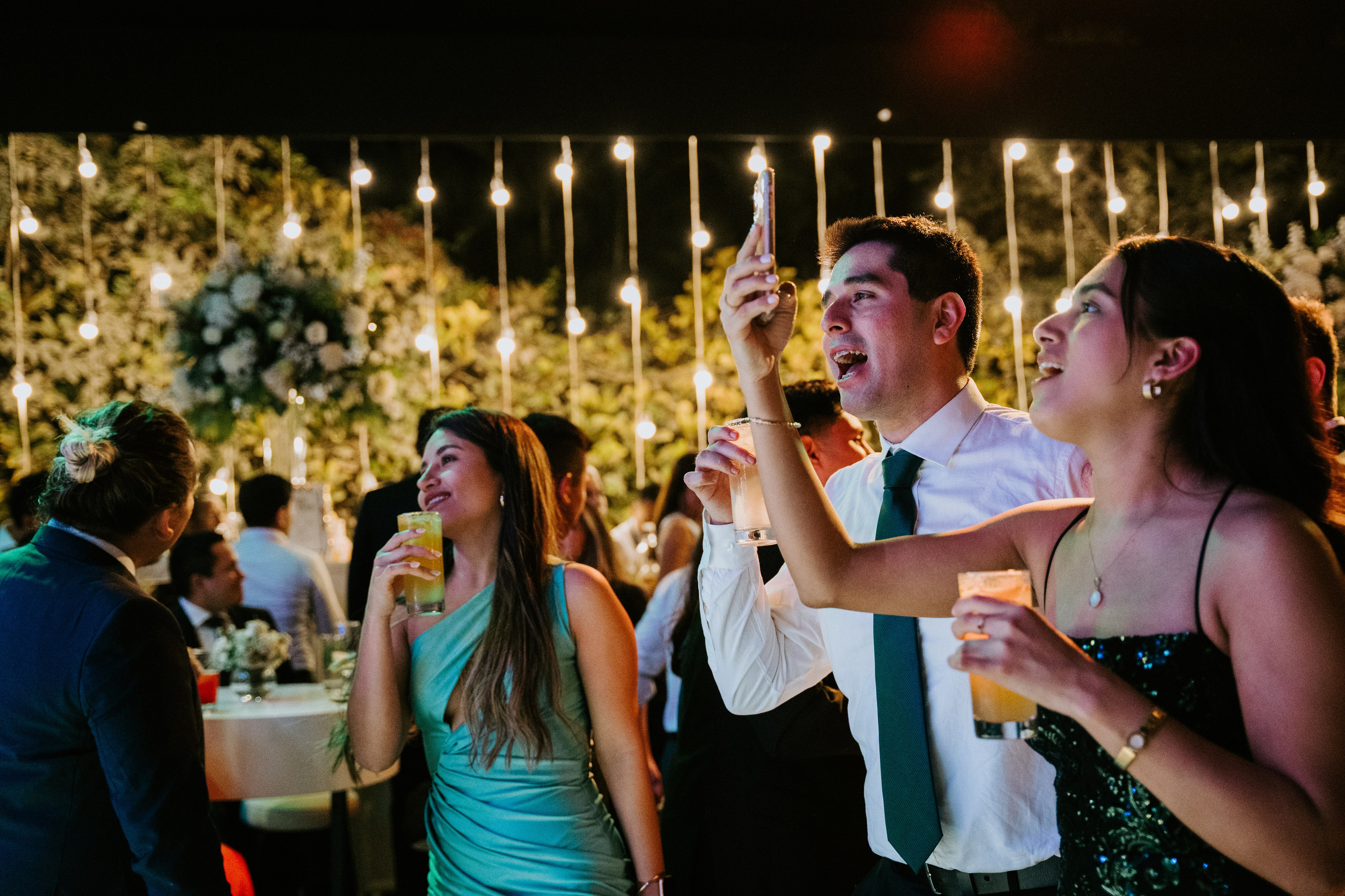 Un vistazo de un día especial. Fotógrafo de Bodas en Lima | Ronhy Altamirano. Fotografía narrativa y cinematográfica para bodas, quinceañeras y eventos exclusivos