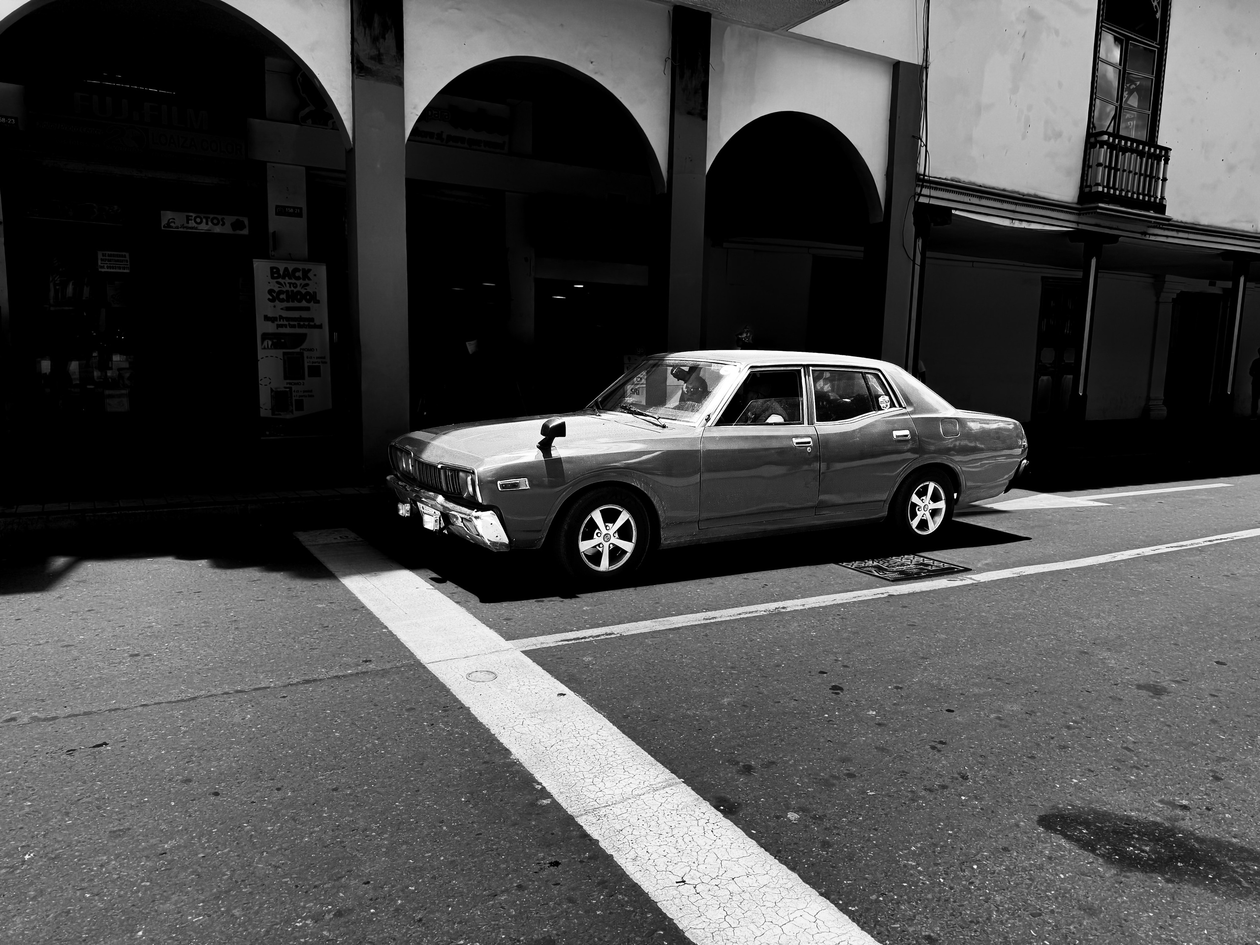 Black and White Street Photography | Jordy Chuquimarca. Jordy Chuquimarca Fotografía