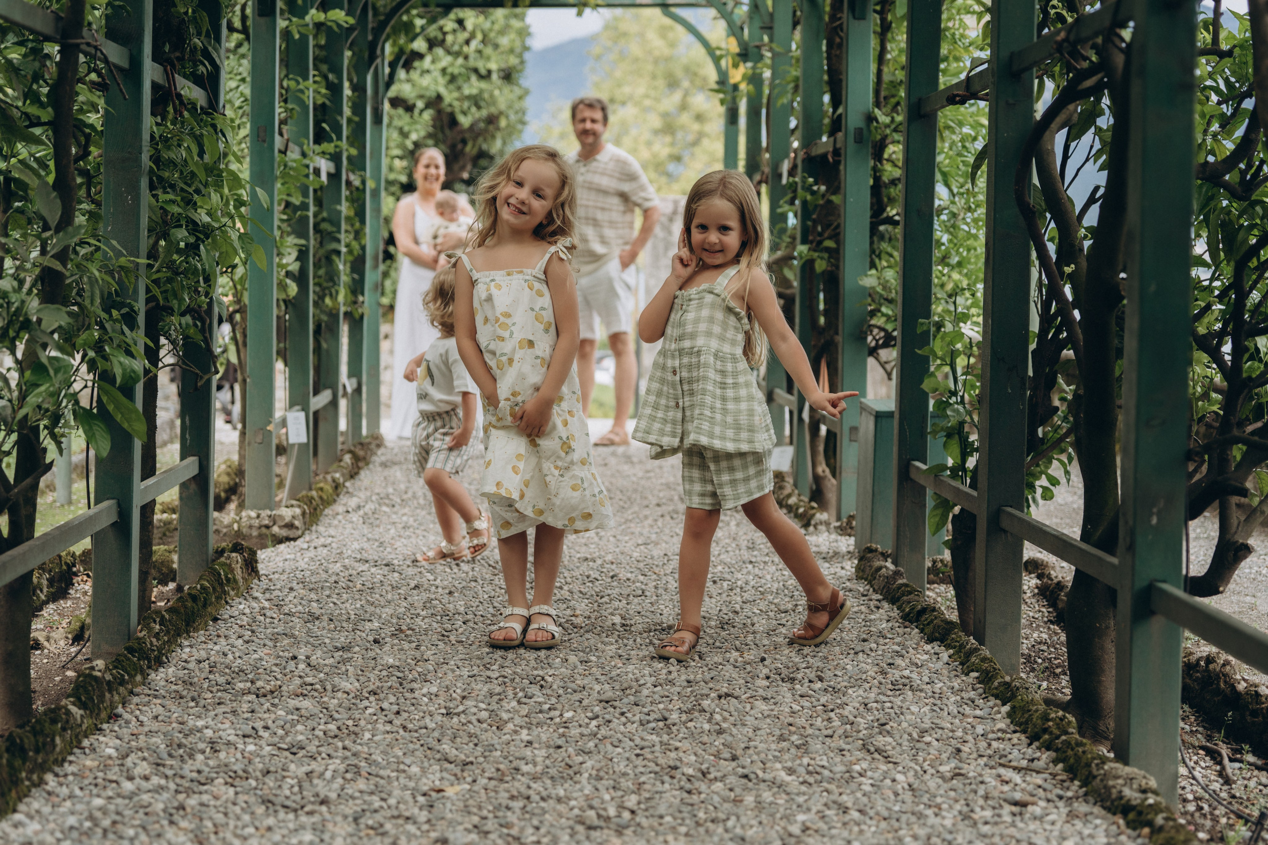 Family moments in Como Lake. PHOTOGRAPHER IN ITALY