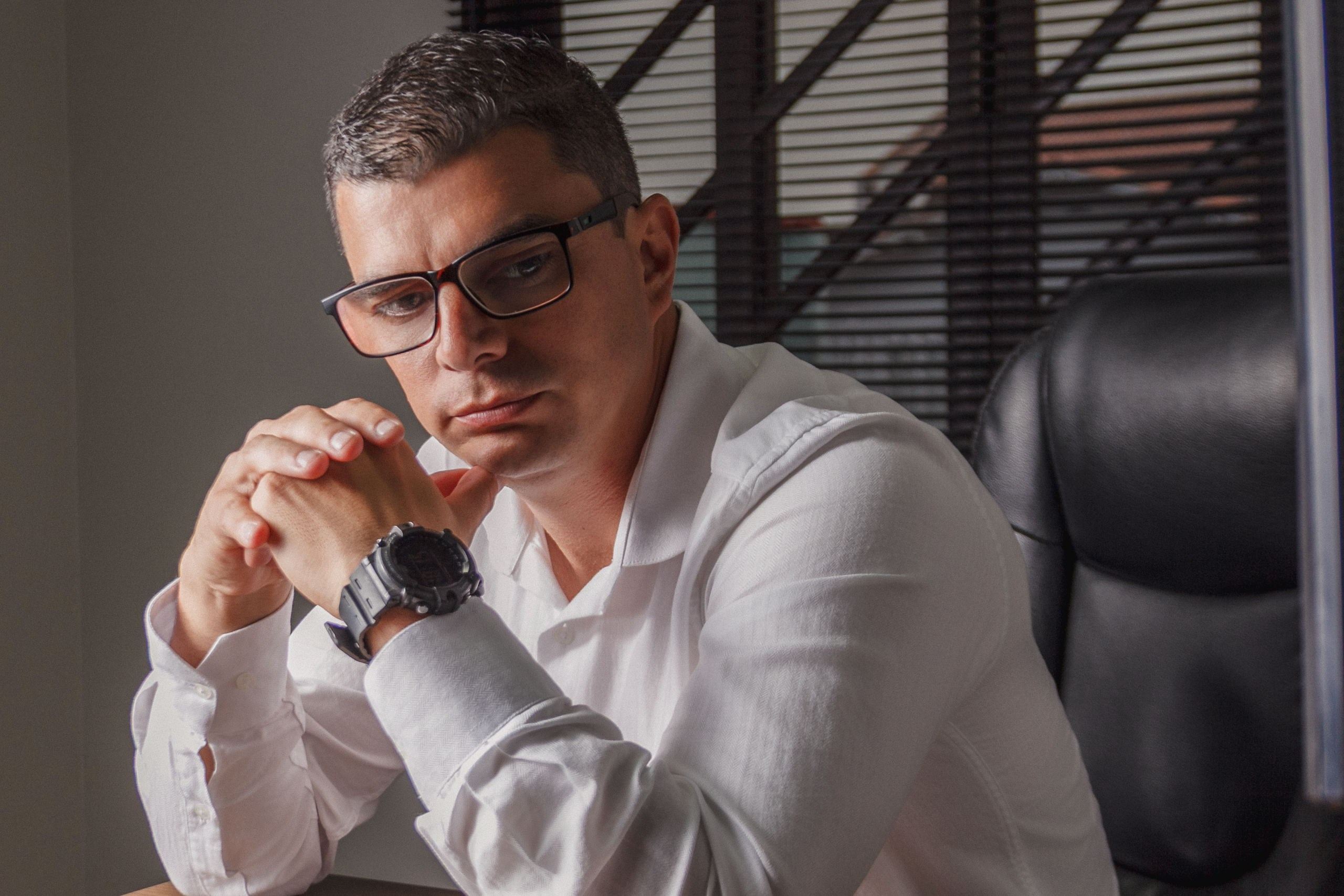 Retratos Masculinos de Alto Impacto: Otimize sua Presença Profissional com Agilidade. Marcus Monteiro Fotografia