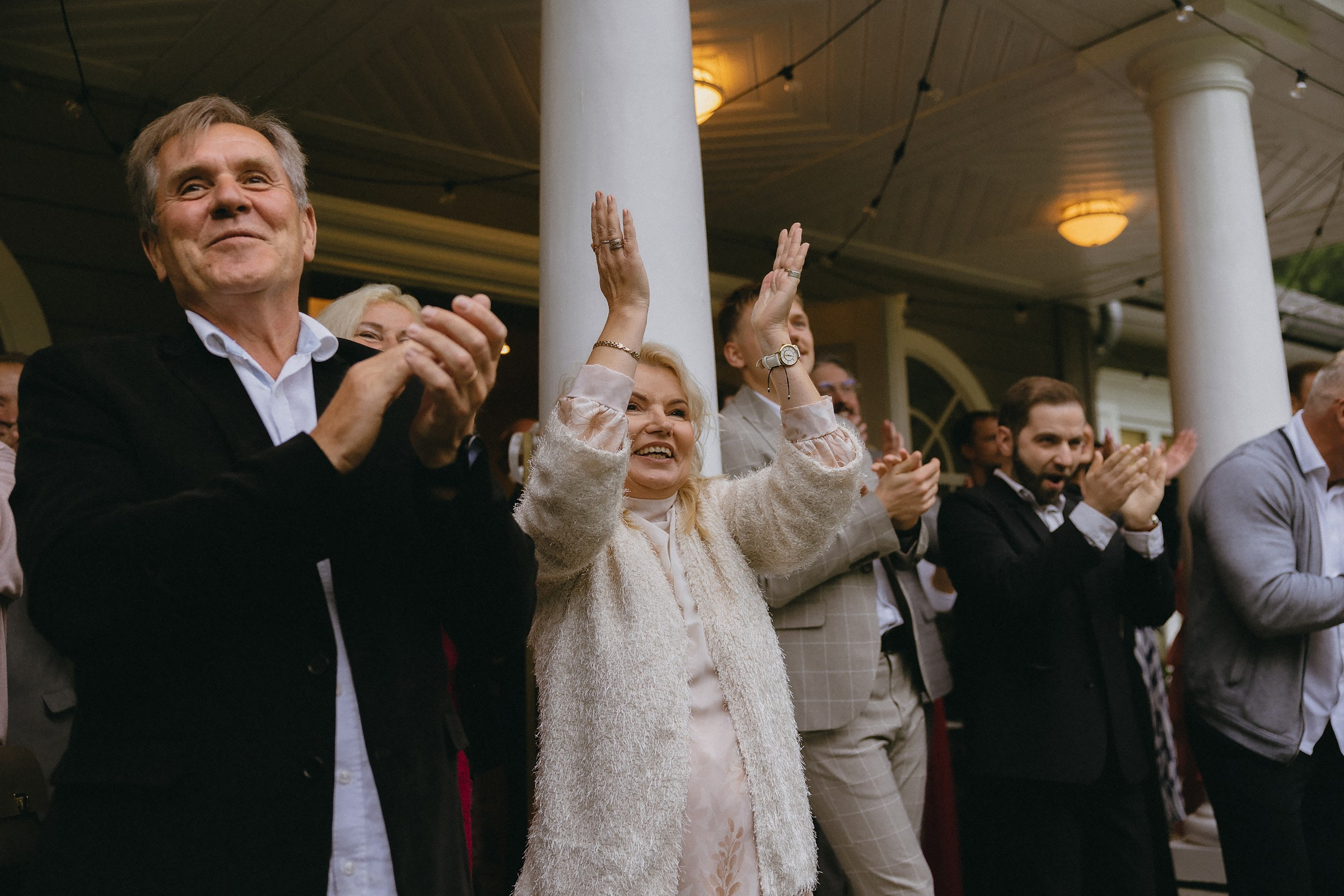 Justė ir Henrikas | Lietingos jaukios vestuvės Palangoje. Vestuvių ir šeimų fotografė Lena Bondarenko / belove photo