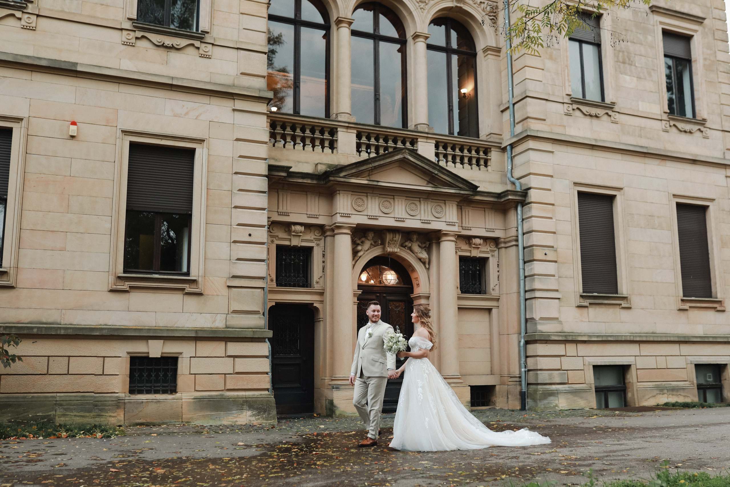 Paarfotos in den Weinbergen bei Neustadt – Hochzeitsshooting Pfalz“