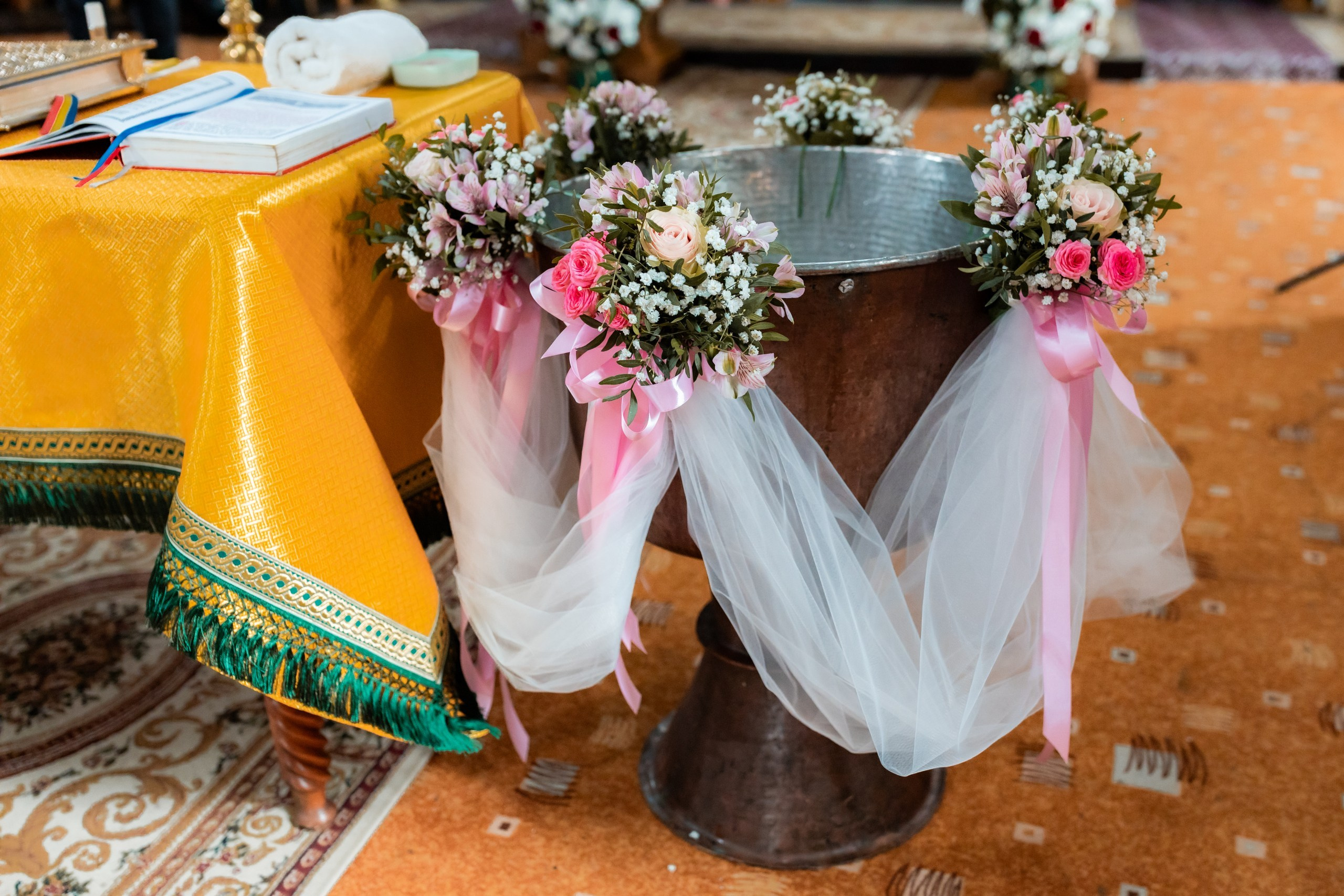 fotograf botez , fotografie botez Botoșani, fotograf Alin Chirilă, amintiri botez, fotografii botez, botez Miruna Parascheva, fotograf copii, fotografie botez în Botoșani-alt="botez , fotografie botez Alin Chirilă, amintiri botez, fotografii emoționante botez Botoșani"-- fotografii-botez-bebelus- amintiri-botez-micuț- moment-sfânt-crestinare- fotografie-emotionanta-botez- detalii-botez-bebelusi- parinti-fericiti-la-botez- fotograf-botez-profesionist- botez-in-biserica-ortodoxa- micuț-botezat-cu-emoție- zâmbete-și-lacrimi-la-botez- bebeluș-la-cristelniță- decor-botez-colorat- botez-cu-dragoste-și-credință- emotie-pura-la-botez- fotograf-botez-botosani- botez-iasi-suceava-fotograf- amintiri-nepretuite-botez-- Preotul ținându-l pe micuțul Mathias Gabriel la botez, în biserica Înălțarea Domnului, Copălău  - Detalii de la botezul lui Mathias – lumânare, trusou și icoană  - Familia lui Mathias Gabriel alături de micuț, în ziua botezului  - Portret emoționant cu mama și bebelușul în brațe, în biserică,fotograf profesionist evenimente Botoșani, Iași, Suceava, Fălticeni, Bacău, Pașcani, Roman - AlinoFotoStudio by Alin Chirilă - servicii foto nuntă, botez, cununie, ședințe foto creative, albume personalizate, fotografii emoționante și calitative pentru cele mai importante momente din viață,fotograf nuntă Botoșani Alin Chirilă,  ședință foto botez Iași - AlinoFotoStudio,  servicii fotograf profesionist evenimente Suceava,  fotograf cununie civilă Fălticeni - Alin Chirilă,  album foto nuntă personalizat Bacău.“Bebeluș botezat în biserică, ținut în brațe de nași”	•	“Detaliu cu lumânarea de botez decorată cu flori albe”	•	“Părinți emoționați alături de copilul lor la ceremonia de botez”	•	“Masa festivă de botez cu decor tematic și tort personalizat”	•	“Momentul în care preotul toarnă apă sfințită pe fruntea bebelușului”	“Bebeluș în rochie albă de botez, zâmbind în brațele mamei”	•	“Detaliu cu cruciulița de botez așezată pe o pernă de satin”	•	“Părinți și nași aprinzând lumânările în timpul ceremoniei de botez”	•	“Tort de botez decorat cu figurine tematice și numele copilului”	•	“Copil botezat dormind liniștit în pătuțul decorat festiv”	•	“Momentul în care preotul binecuvântează copilul în fața altarului”	•	“Invitați adunându-se în jurul mesei festive la petrecerea de botez”	•	“Bebeluș ținând în mână o jucărie personalizată primită la botez”	•	“Familie fericită pozând împreună după ceremonia de botez”	•	“Decor tematic cu baloane și flori la locația petrecerii de botez” fotograf Botoșani fotograf evenimente fotograf botez Alin Chirila fotograf alinofotostudio.fotograf botez Amelis Maria, fotografie botez Botoșani, fotograf Alin Chirilă, amintiri botez, fotografii botez, botez Amelis Maria, fotograf copii, fotografie botez în Botoșani,