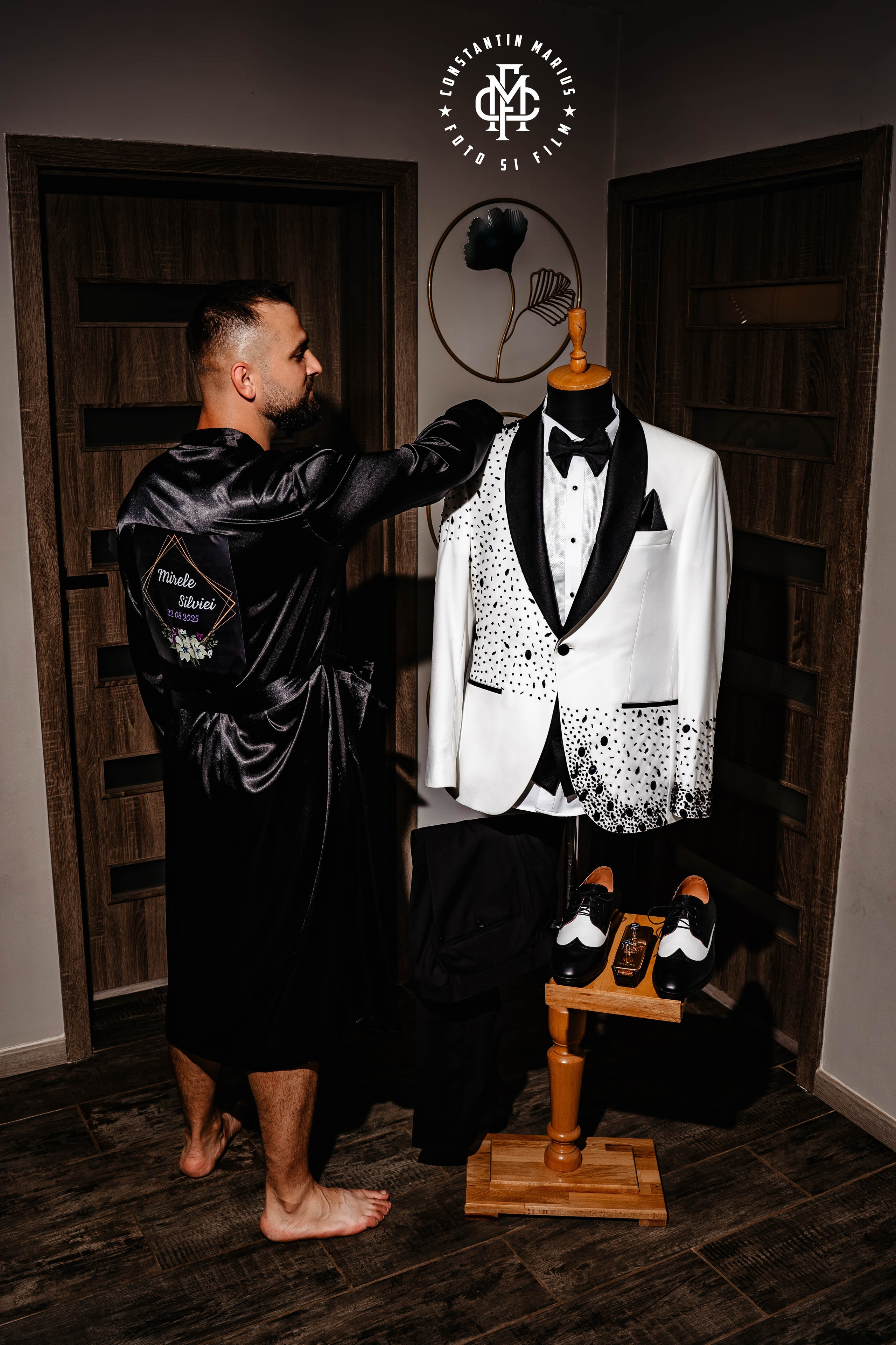 WEDDING PHOTOGRAPHY. DESPRE NOI