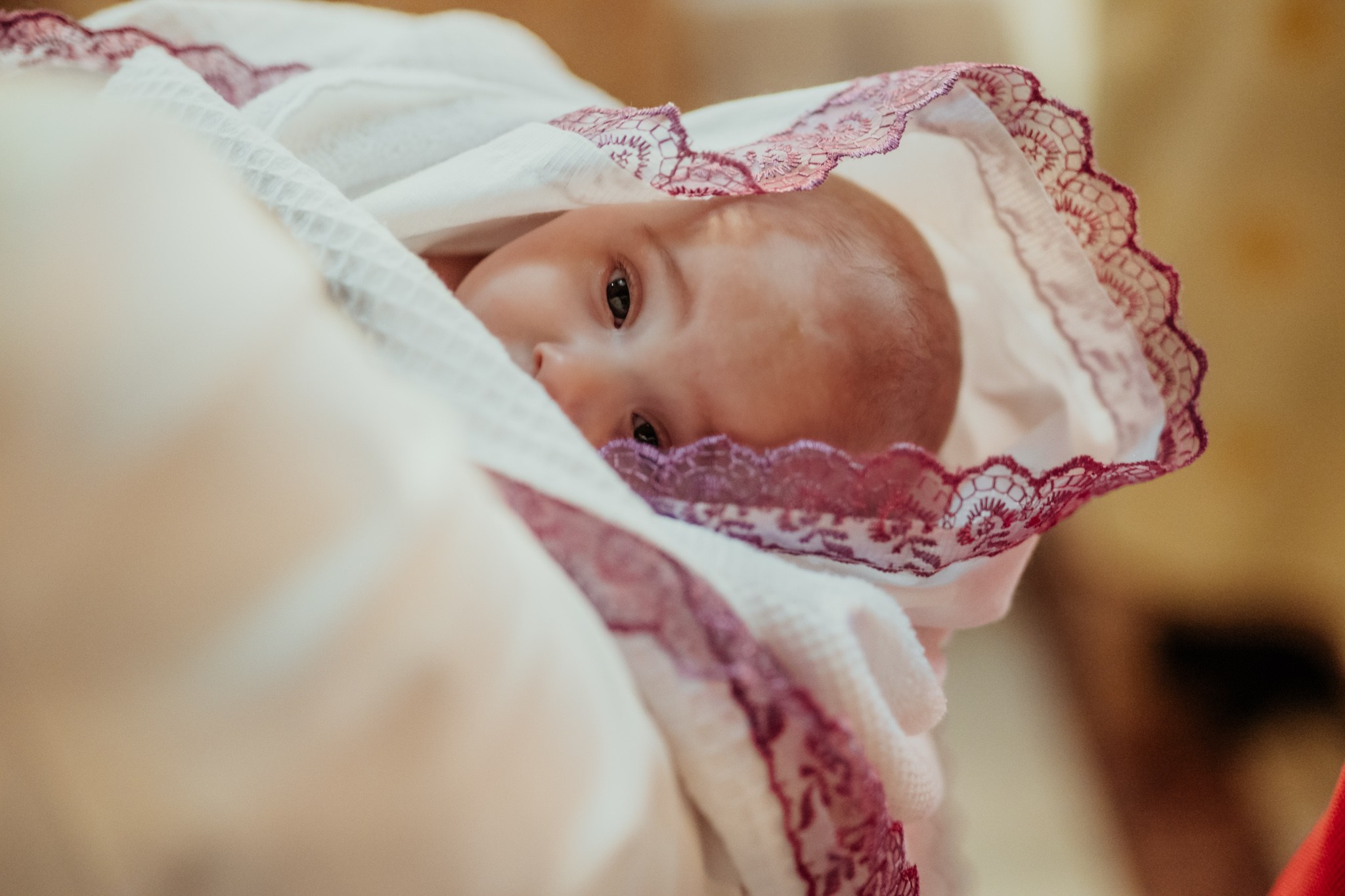 Fotografii de Botez Pline de Emoție pentru Sasha și Familie