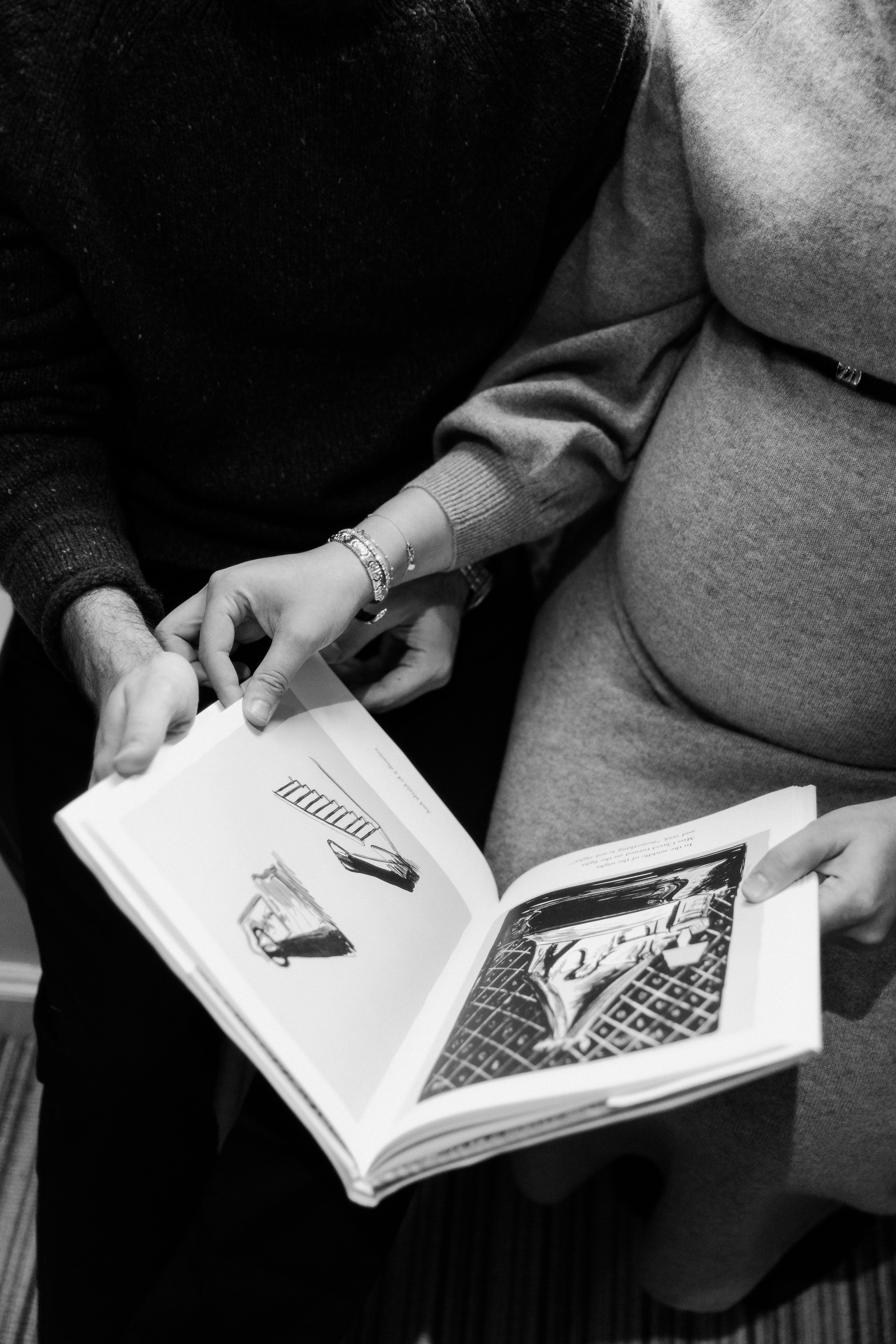 Winter Pregnancy Photoshoot | Bacon Hill, Boston