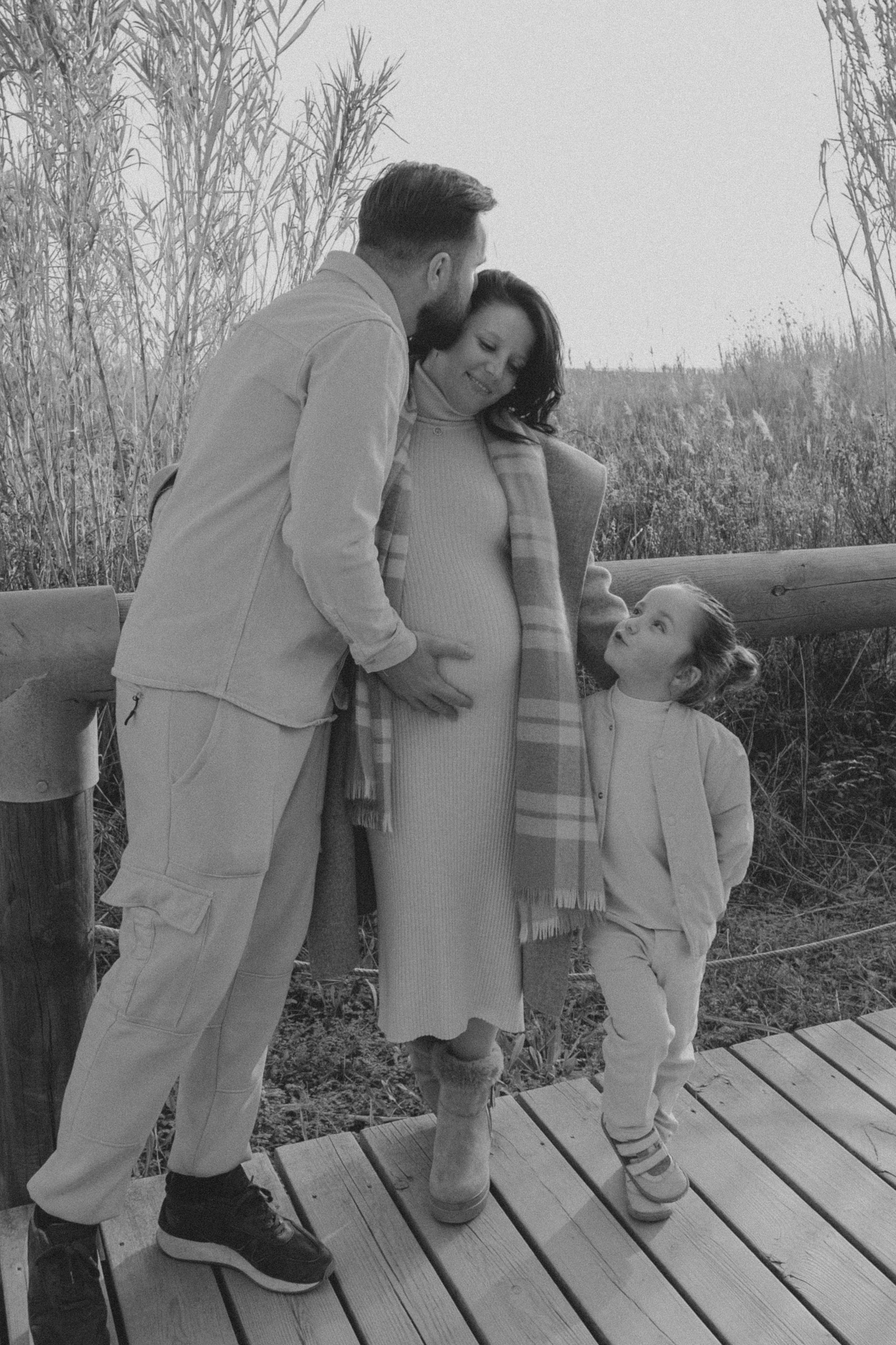 Sesión familiar embarazo. Fotografía profesional en Calafell - Elena Medvedeva