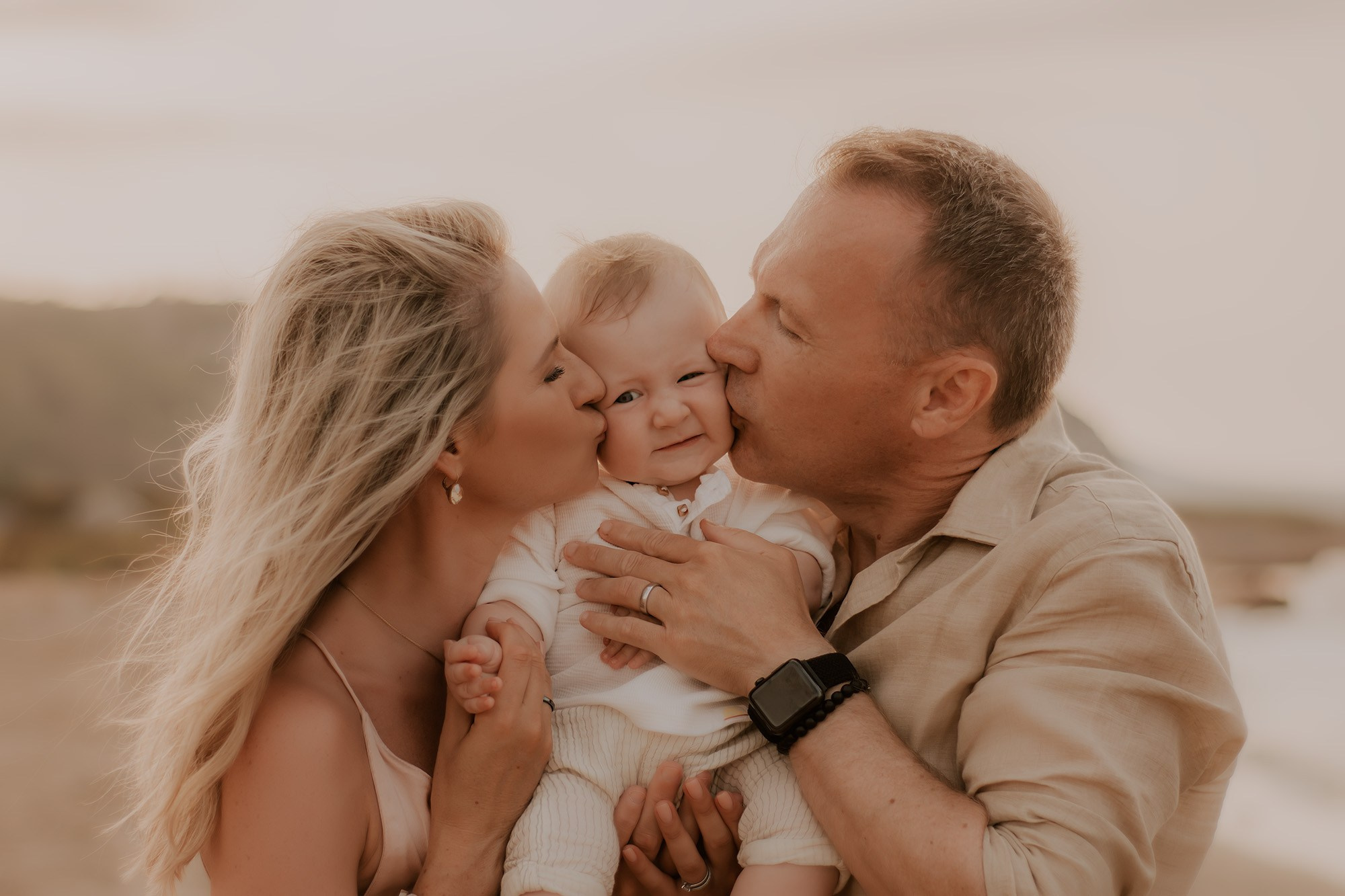 Family photography on the ocean shore. Professional portrait photographer in Los Angeles | Axenia Haritonova