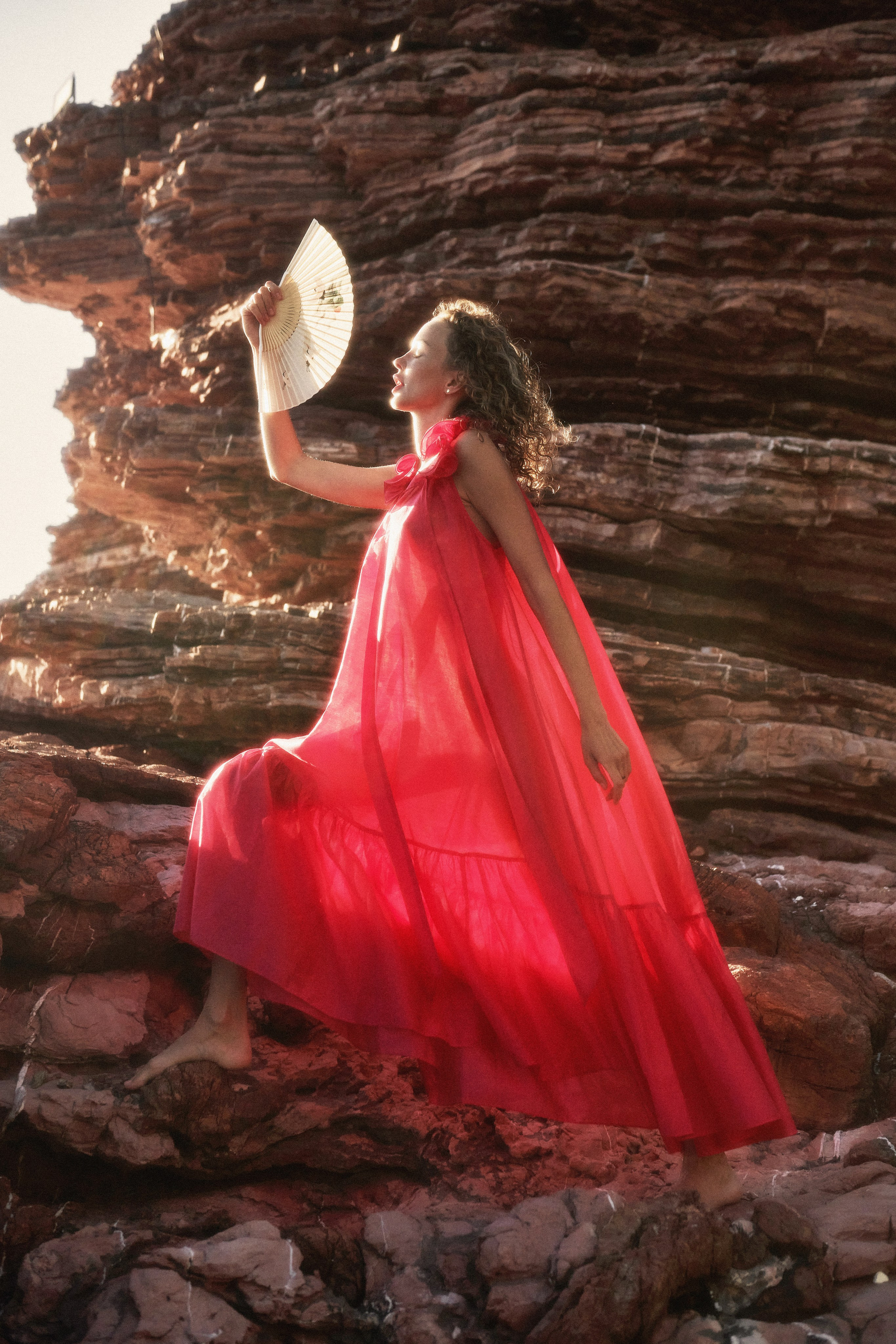 Anastasia. Minimalist brand photographer & videographer | Raw sincerity. Pure Form
